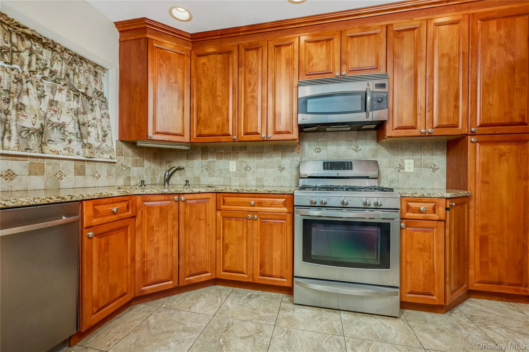 7326 171st Street, New York, NY, 3 Bedrooms Bedrooms, 6 Rooms Rooms,3 BathroomsBathrooms,Residential,For Rent,171st,0,1007471 7326 171st Street, New York, NY, 3 Bedrooms Bedrooms, 6 Rooms Rooms,3 BathroomsBathrooms,Residential,For Rent,171st,0,1007471