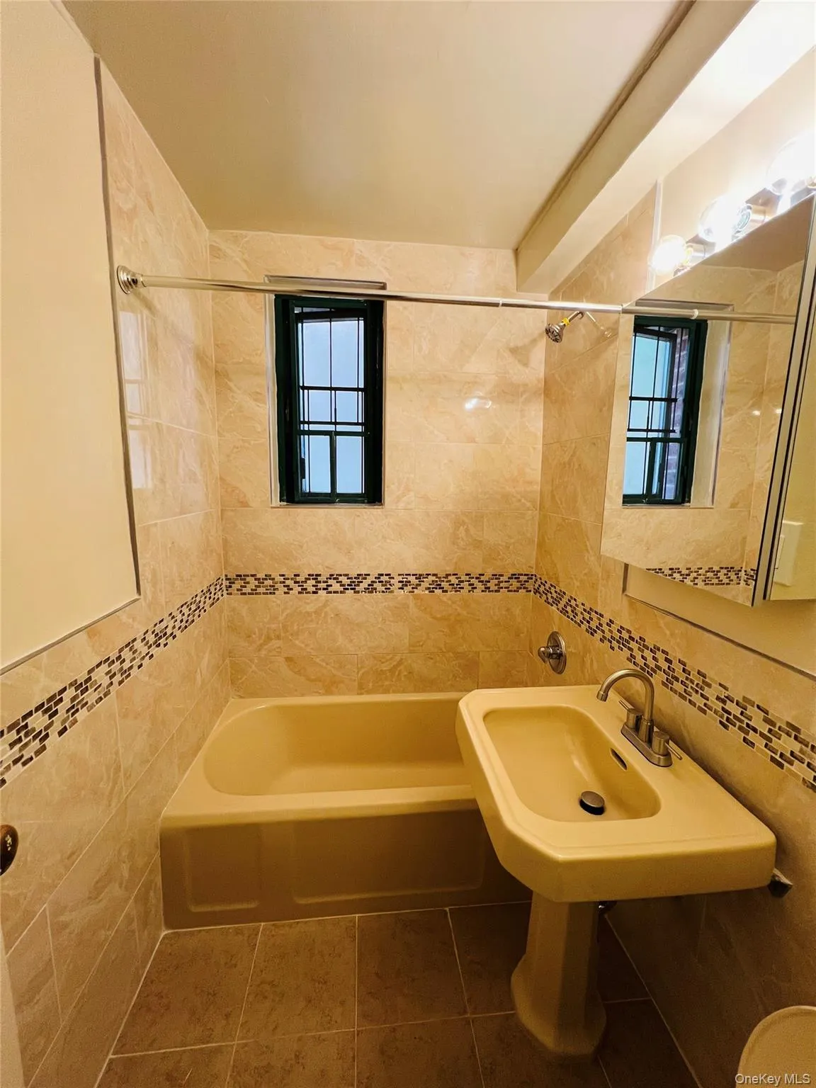 2033 Mc Graw Avenue, New York, NY, 2 Bedrooms Bedrooms, 4 Rooms Rooms,1 BathroomBathrooms,Residential,For Rent,Mc Graw,0,1007492 2033 Mc Graw Avenue, New York, NY, 2 Bedrooms Bedrooms, 4 Rooms Rooms,1 BathroomBathrooms,Residential,For Rent,Mc Graw,0,1007492