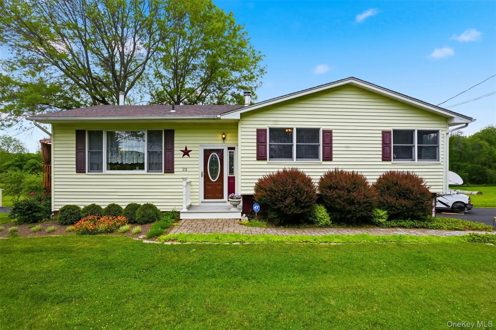 If it's all about curb appeal, this home has it! Pride of ownership shows inside and out! If it's all about curb appeal, this home has it! Pride of ownership shows inside and out!