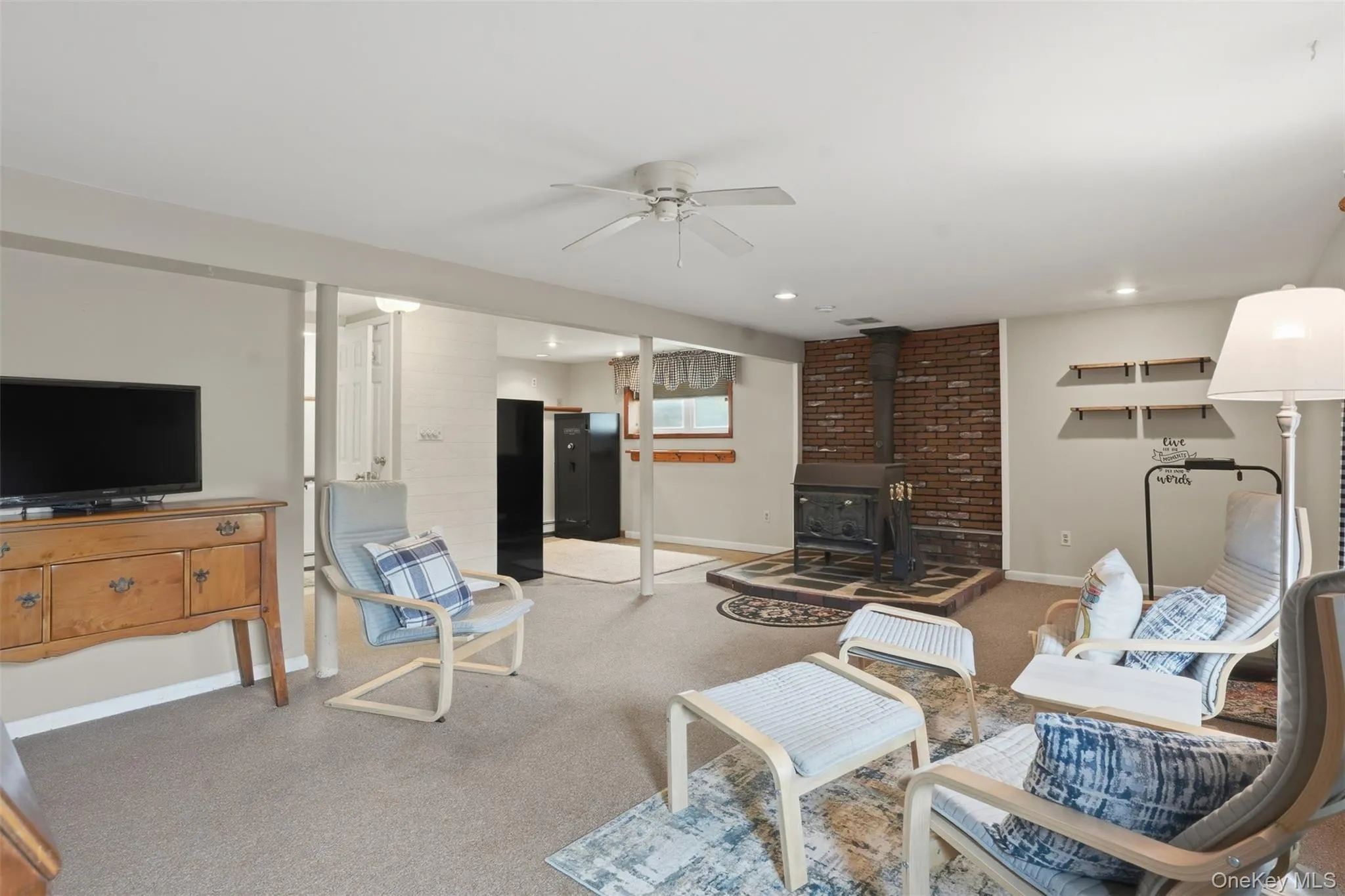 Great space with a wood-burning stove! Great space with a wood-burning stove!