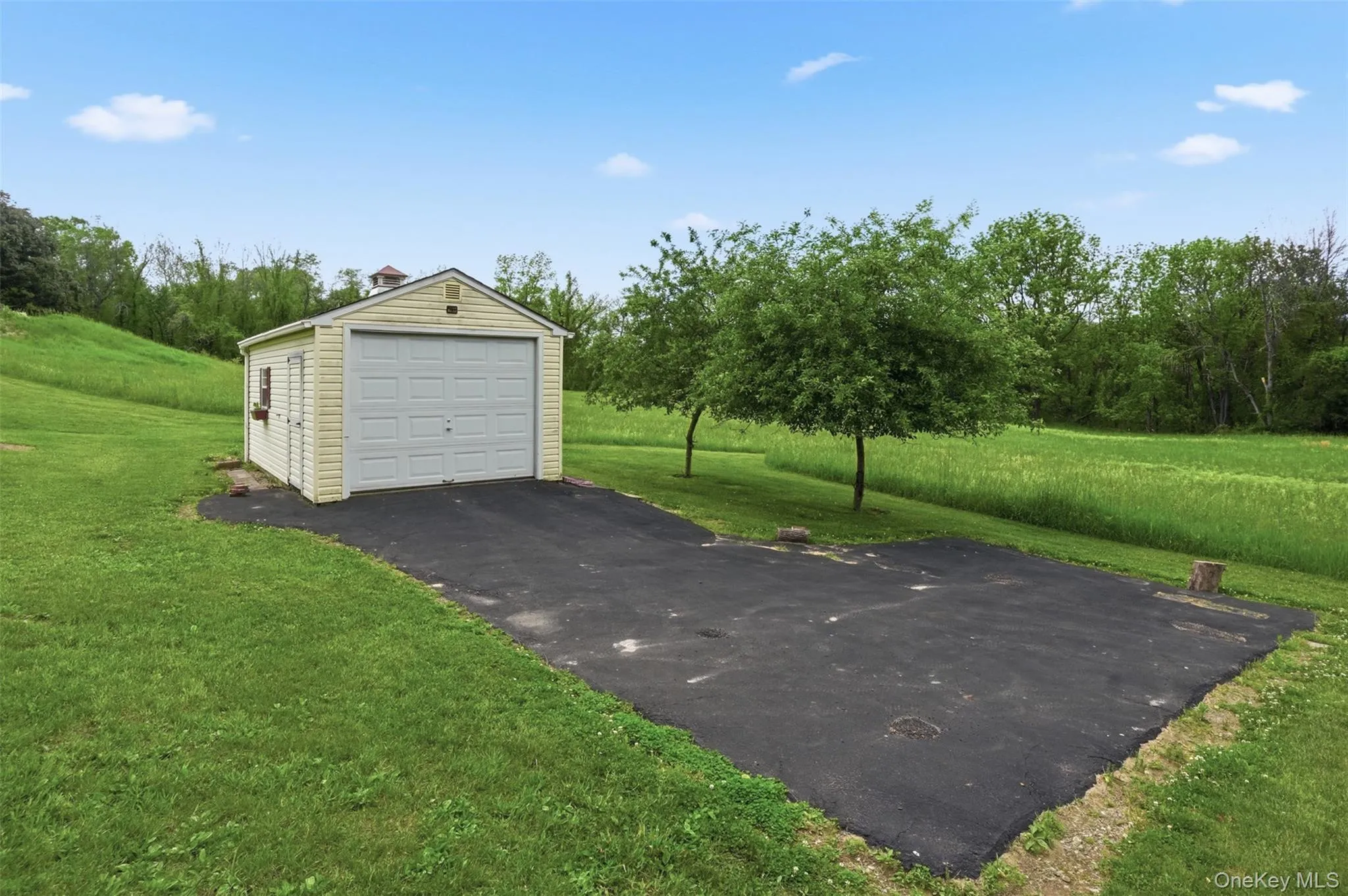 Extra garage/storage for your needs. Great workshop space as well! Extra garage/storage for your needs. Great workshop space as well!