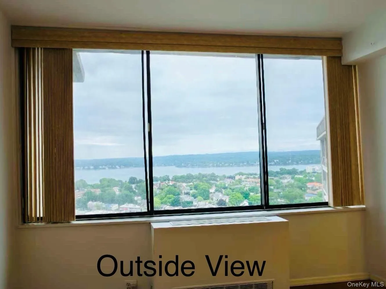 Unfurnished room with plenty of natural light Unfurnished room with plenty of natural light