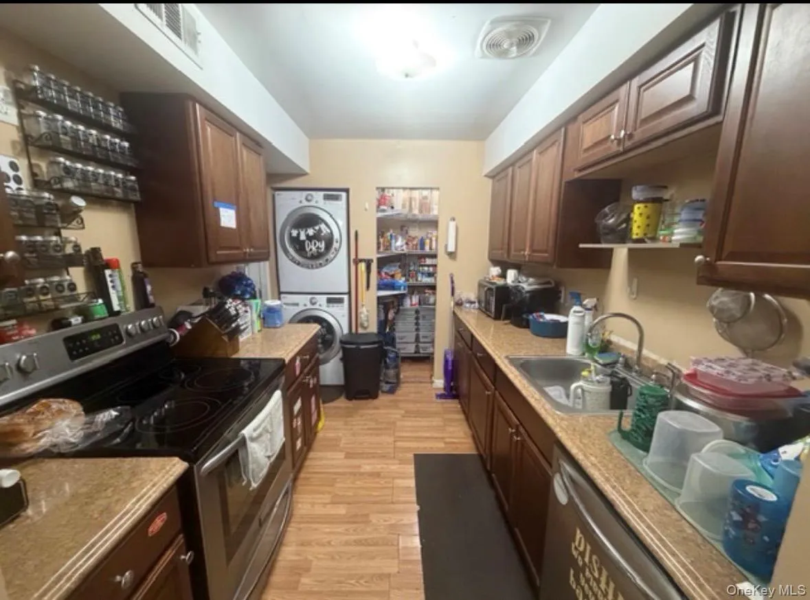 4 Valley Forge Court, Brookhaven, NY, 2 Bedrooms Bedrooms, 6 Rooms Rooms,1 BathroomBathrooms,Residential,For Rent,Valley Forge,0,1007511 4 Valley Forge Court, Brookhaven, NY, 2 Bedrooms Bedrooms, 6 Rooms Rooms,1 BathroomBathrooms,Residential,For Rent,Valley Forge,0,1007511