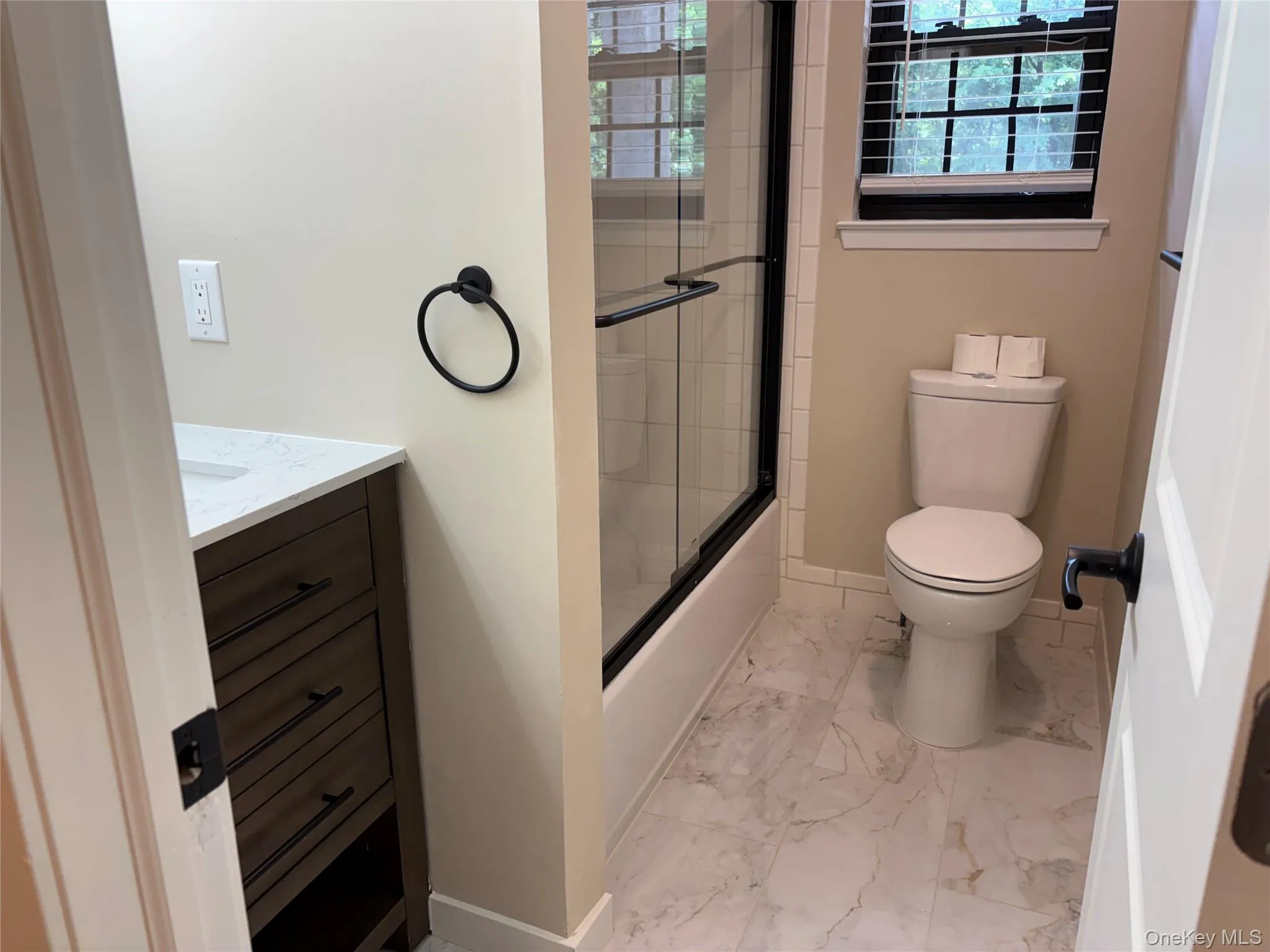 Main bathroom Main bathroom