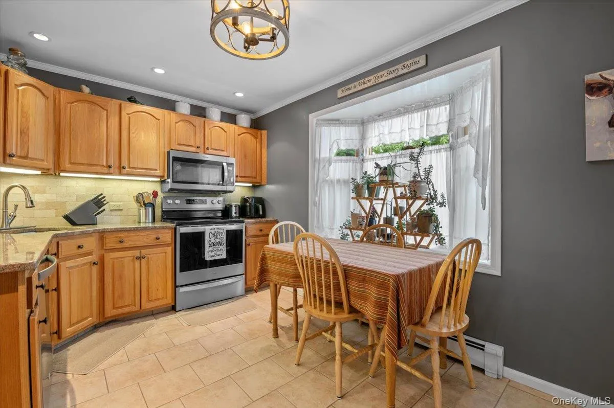 4 Westbury Avenue, Oyster Bay, NY, 5 Bedrooms Bedrooms, 8 Rooms Rooms,3 BathroomsBathrooms,Residential,For Rent,Westbury,0,1007526 4 Westbury Avenue, Oyster Bay, NY, 5 Bedrooms Bedrooms, 8 Rooms Rooms,3 BathroomsBathrooms,Residential,For Rent,Westbury,0,1007526