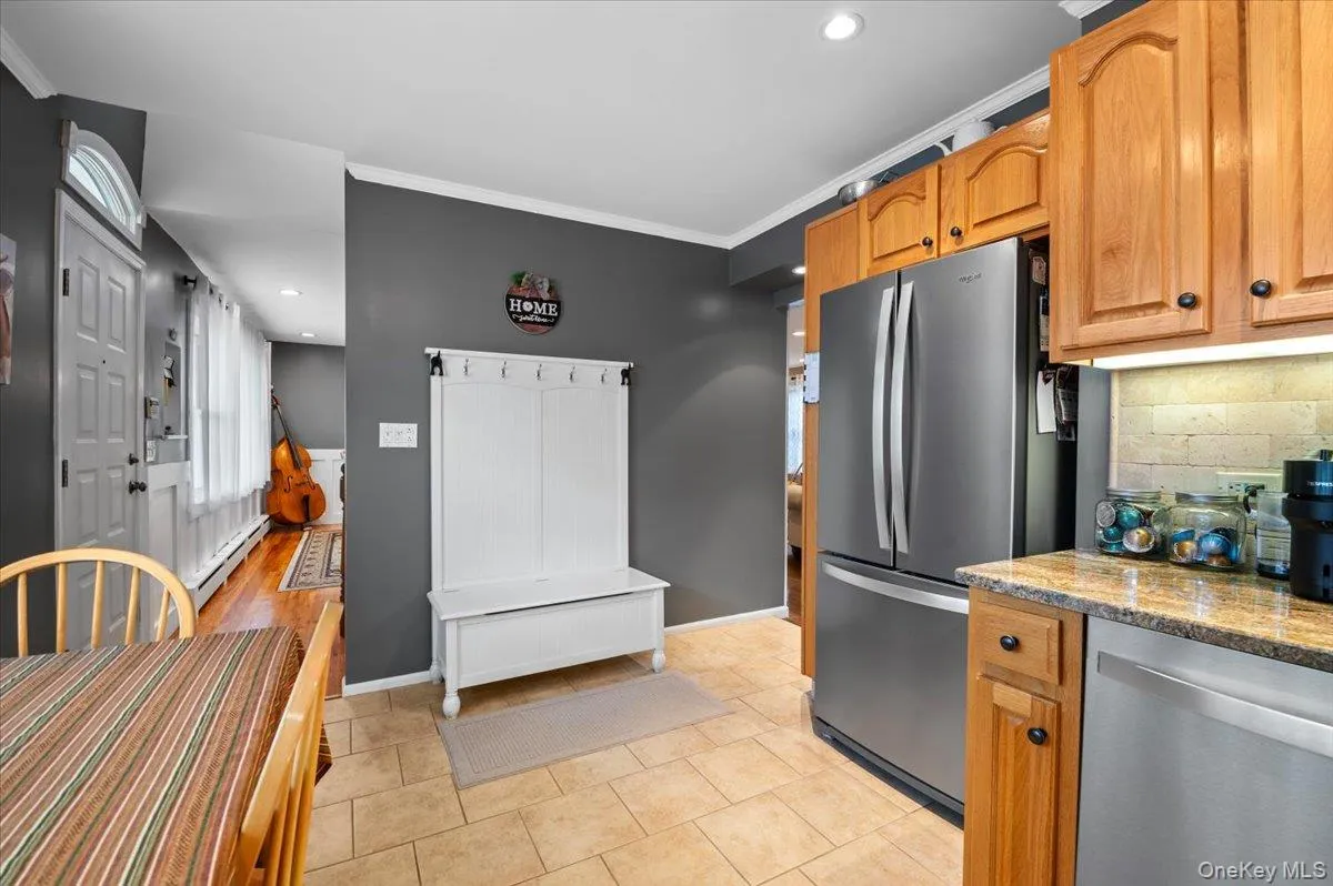 4 Westbury Avenue, Oyster Bay, NY, 5 Bedrooms Bedrooms, 8 Rooms Rooms,3 BathroomsBathrooms,Residential,For Rent,Westbury,0,1007526 4 Westbury Avenue, Oyster Bay, NY, 5 Bedrooms Bedrooms, 8 Rooms Rooms,3 BathroomsBathrooms,Residential,For Rent,Westbury,0,1007526