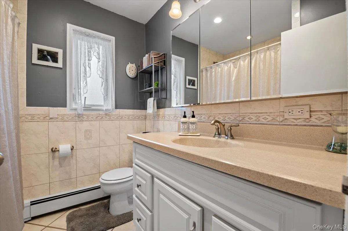 4 Westbury Avenue, Oyster Bay, NY, 5 Bedrooms Bedrooms, 8 Rooms Rooms,3 BathroomsBathrooms,Residential,For Rent,Westbury,0,1007526 4 Westbury Avenue, Oyster Bay, NY, 5 Bedrooms Bedrooms, 8 Rooms Rooms,3 BathroomsBathrooms,Residential,For Rent,Westbury,0,1007526