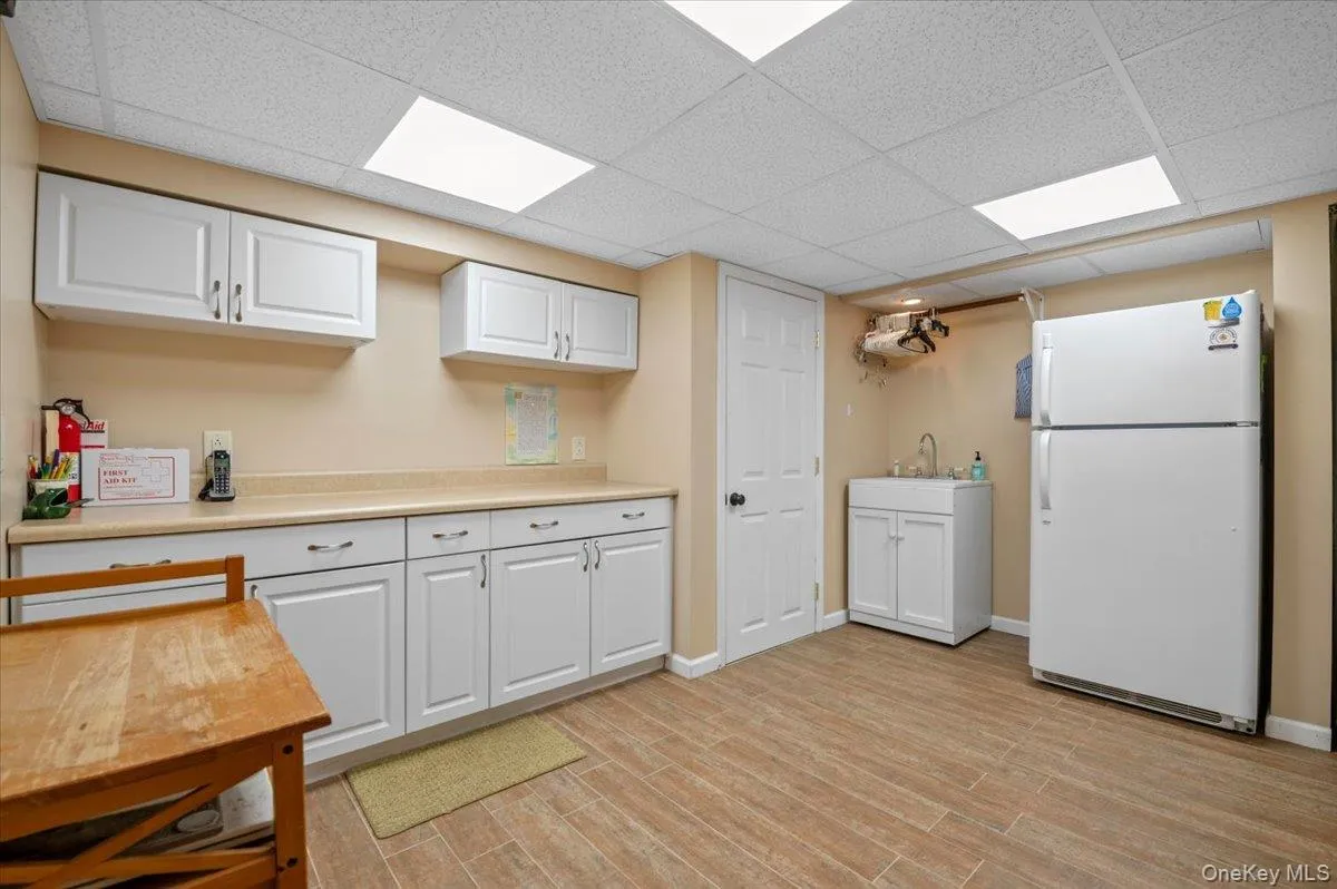 4 Westbury Avenue, Oyster Bay, NY, 5 Bedrooms Bedrooms, 8 Rooms Rooms,3 BathroomsBathrooms,Residential,For Rent,Westbury,0,1007526 4 Westbury Avenue, Oyster Bay, NY, 5 Bedrooms Bedrooms, 8 Rooms Rooms,3 BathroomsBathrooms,Residential,For Rent,Westbury,0,1007526
