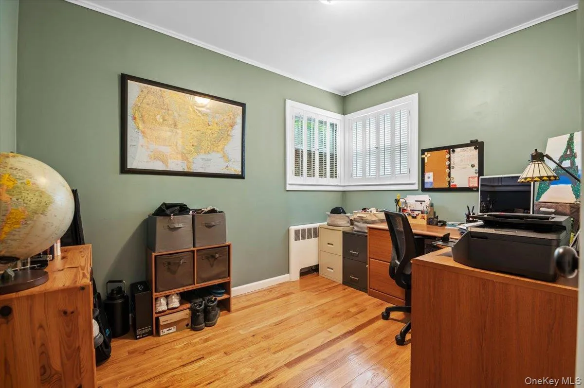 4 Westbury Avenue, Oyster Bay, NY, 5 Bedrooms Bedrooms, 8 Rooms Rooms,3 BathroomsBathrooms,Residential,For Rent,Westbury,0,1007526 4 Westbury Avenue, Oyster Bay, NY, 5 Bedrooms Bedrooms, 8 Rooms Rooms,3 BathroomsBathrooms,Residential,For Rent,Westbury,0,1007526