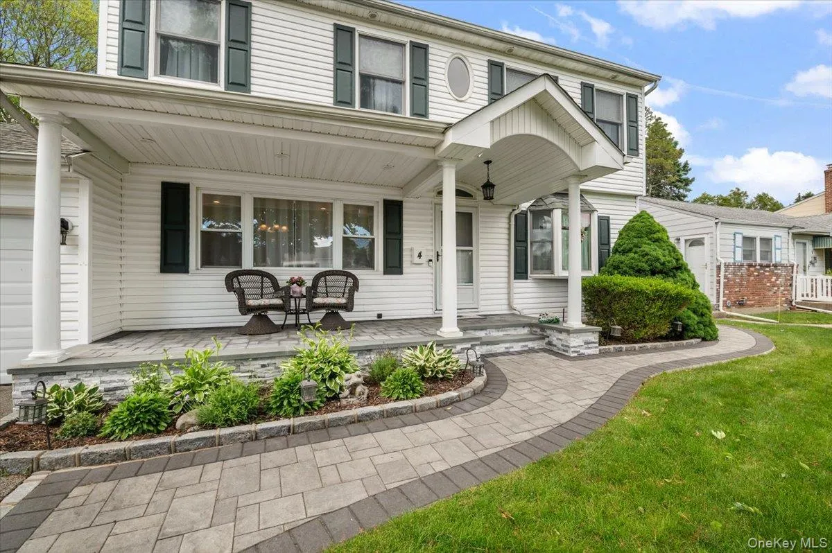 4 Westbury Avenue, Oyster Bay, NY, 5 Bedrooms Bedrooms, 8 Rooms Rooms,3 BathroomsBathrooms,Residential,For Rent,Westbury,0,1007526 4 Westbury Avenue, Oyster Bay, NY, 5 Bedrooms Bedrooms, 8 Rooms Rooms,3 BathroomsBathrooms,Residential,For Rent,Westbury,0,1007526