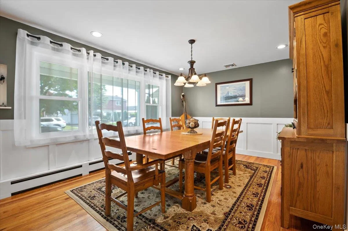 4 Westbury Avenue, Oyster Bay, NY, 5 Bedrooms Bedrooms, 8 Rooms Rooms,3 BathroomsBathrooms,Residential,For Rent,Westbury,0,1007526 4 Westbury Avenue, Oyster Bay, NY, 5 Bedrooms Bedrooms, 8 Rooms Rooms,3 BathroomsBathrooms,Residential,For Rent,Westbury,0,1007526