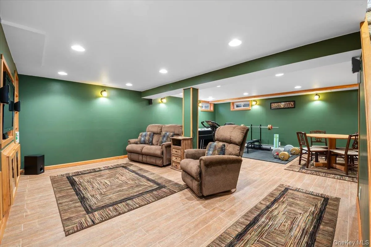 4 Westbury Avenue, Oyster Bay, NY, 5 Bedrooms Bedrooms, 8 Rooms Rooms,3 BathroomsBathrooms,Residential,For Rent,Westbury,0,1007526 4 Westbury Avenue, Oyster Bay, NY, 5 Bedrooms Bedrooms, 8 Rooms Rooms,3 BathroomsBathrooms,Residential,For Rent,Westbury,0,1007526