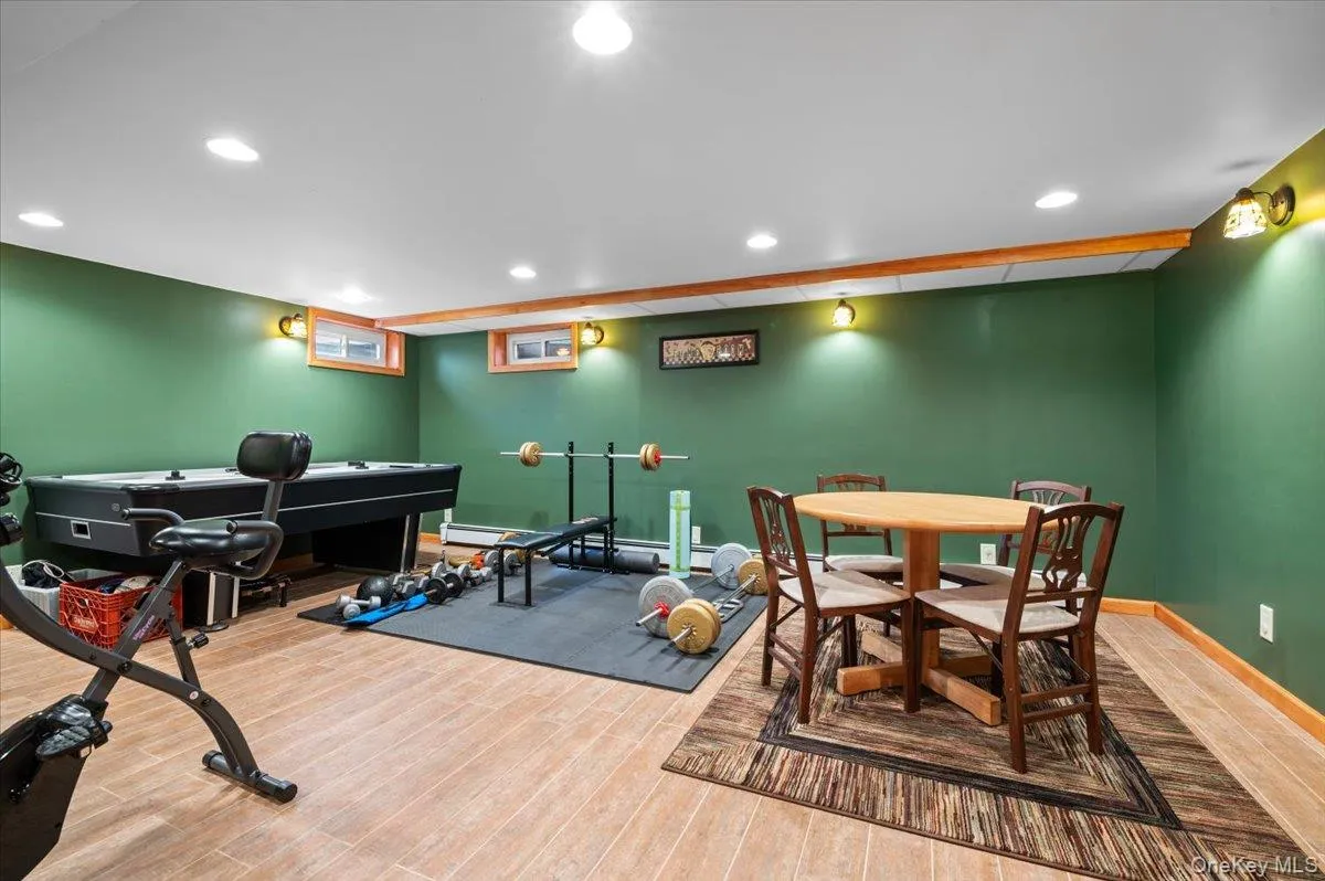 4 Westbury Avenue, Oyster Bay, NY, 5 Bedrooms Bedrooms, 8 Rooms Rooms,3 BathroomsBathrooms,Residential,For Rent,Westbury,0,1007526 4 Westbury Avenue, Oyster Bay, NY, 5 Bedrooms Bedrooms, 8 Rooms Rooms,3 BathroomsBathrooms,Residential,For Rent,Westbury,0,1007526