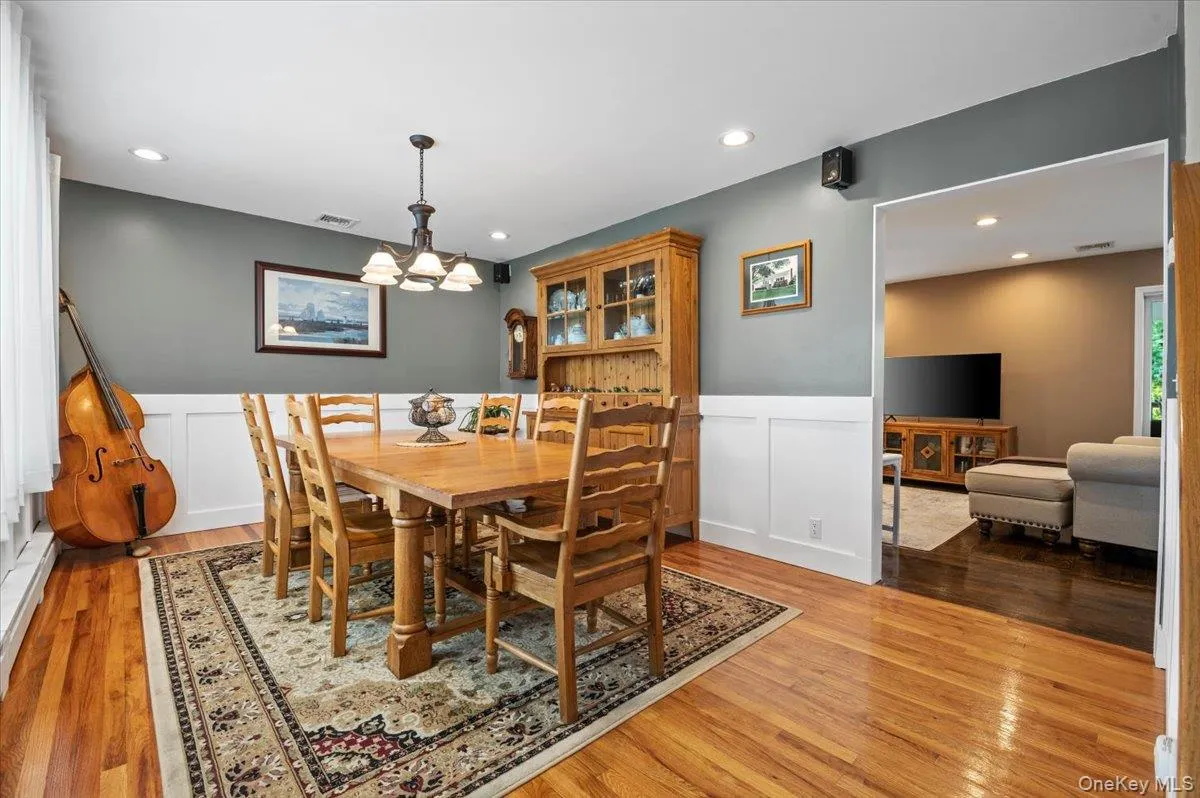 4 Westbury Avenue, Oyster Bay, NY, 5 Bedrooms Bedrooms, 8 Rooms Rooms,3 BathroomsBathrooms,Residential,For Rent,Westbury,0,1007526 4 Westbury Avenue, Oyster Bay, NY, 5 Bedrooms Bedrooms, 8 Rooms Rooms,3 BathroomsBathrooms,Residential,For Rent,Westbury,0,1007526