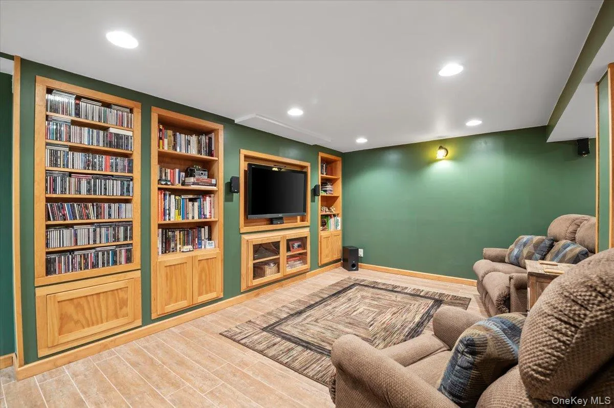 4 Westbury Avenue, Oyster Bay, NY, 5 Bedrooms Bedrooms, 8 Rooms Rooms,3 BathroomsBathrooms,Residential,For Rent,Westbury,0,1007526 4 Westbury Avenue, Oyster Bay, NY, 5 Bedrooms Bedrooms, 8 Rooms Rooms,3 BathroomsBathrooms,Residential,For Rent,Westbury,0,1007526