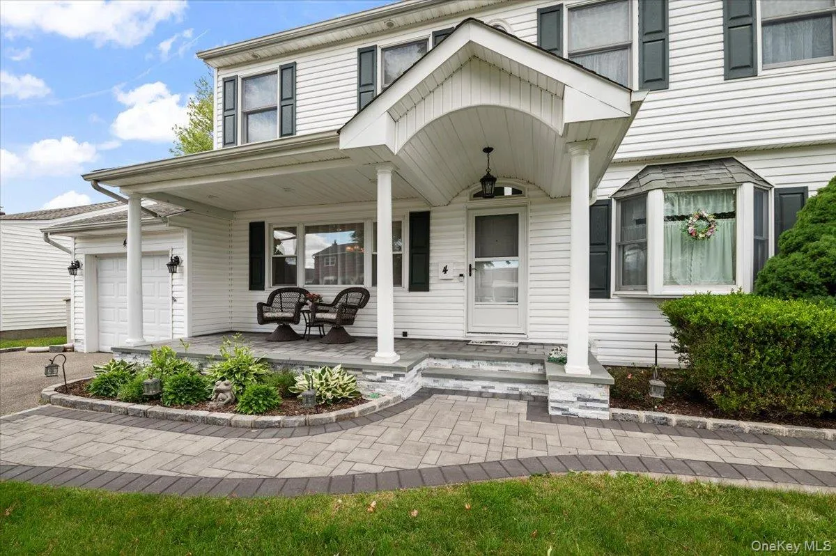 4 Westbury Avenue, Oyster Bay, NY, 5 Bedrooms Bedrooms, 8 Rooms Rooms,3 BathroomsBathrooms,Residential,For Rent,Westbury,0,1007526 4 Westbury Avenue, Oyster Bay, NY, 5 Bedrooms Bedrooms, 8 Rooms Rooms,3 BathroomsBathrooms,Residential,For Rent,Westbury,0,1007526