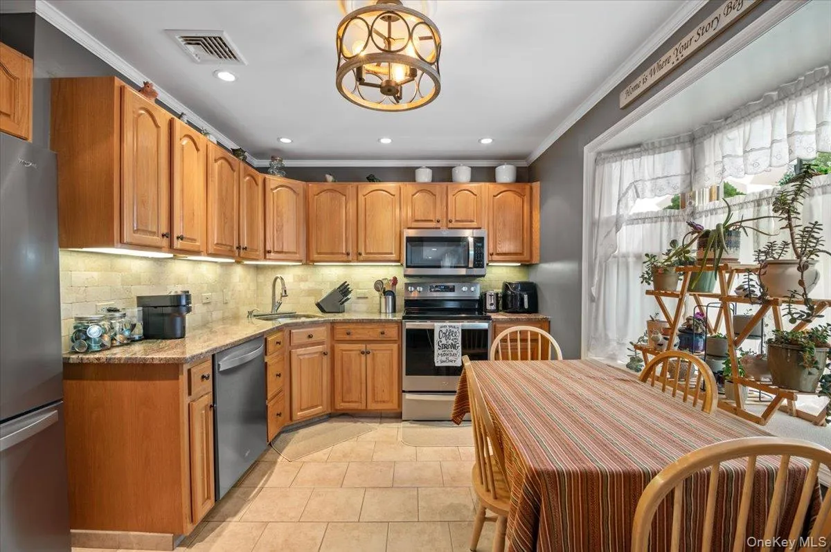 4 Westbury Avenue, Oyster Bay, NY, 5 Bedrooms Bedrooms, 8 Rooms Rooms,3 BathroomsBathrooms,Residential,For Rent,Westbury,0,1007526 4 Westbury Avenue, Oyster Bay, NY, 5 Bedrooms Bedrooms, 8 Rooms Rooms,3 BathroomsBathrooms,Residential,For Rent,Westbury,0,1007526