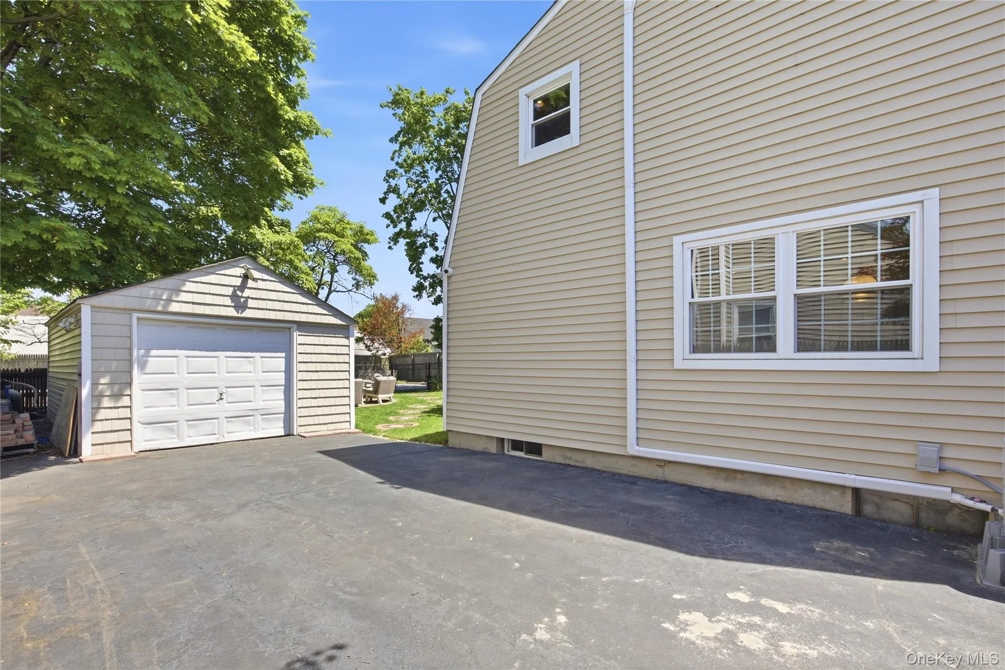 25 Parkdale Drive, Babylon, NY, 4 Bedrooms Bedrooms, 8 Rooms Rooms,1 BathroomBathrooms,Residential,For Rent,Parkdale,0,1007538 25 Parkdale Drive, Babylon, NY, 4 Bedrooms Bedrooms, 8 Rooms Rooms,1 BathroomBathrooms,Residential,For Rent,Parkdale,0,1007538