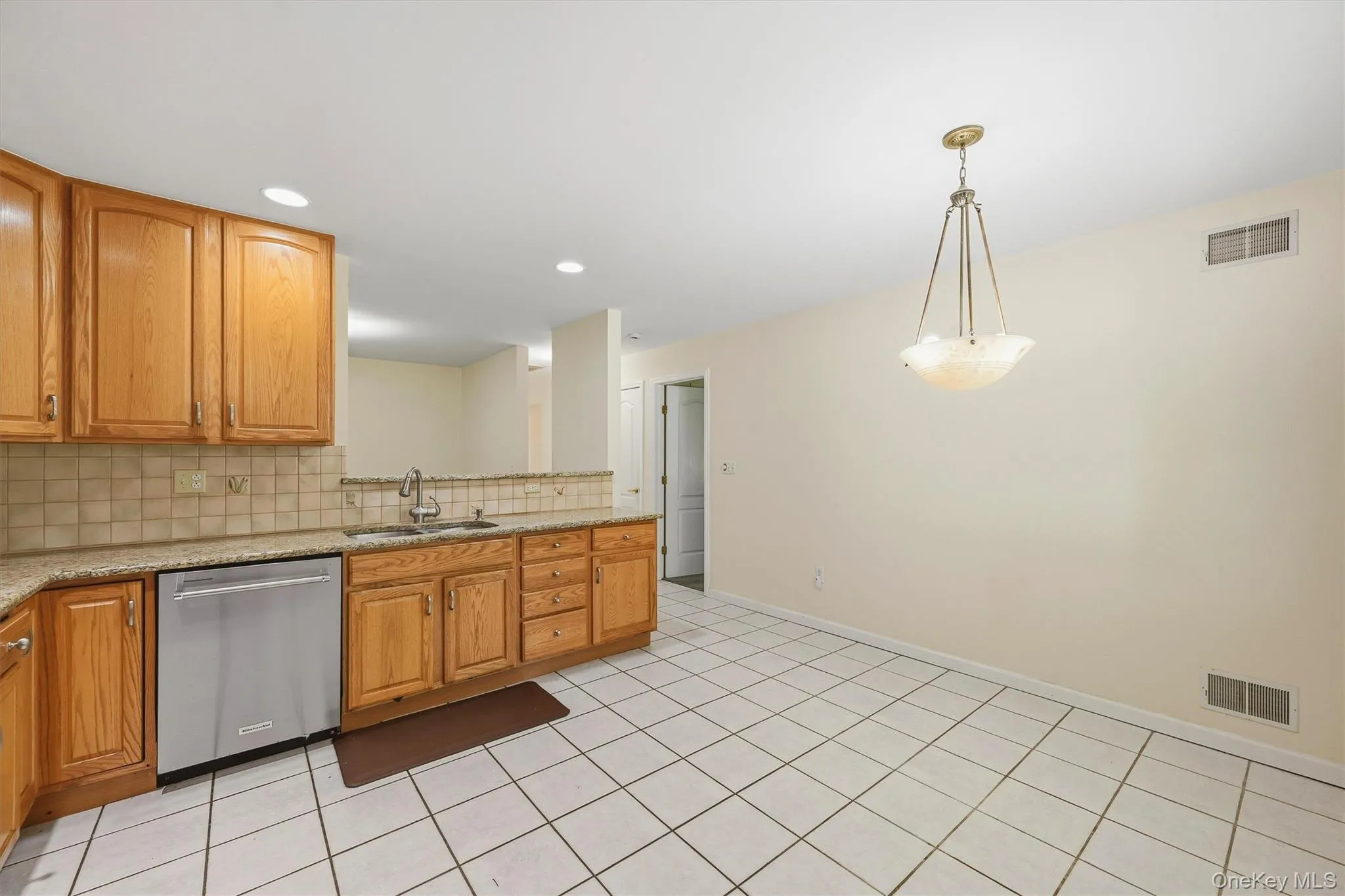 36 Windsor Circle, Ramapo, NY, 1 Bedroom Bedrooms, 5 Rooms Rooms,1 BathroomBathrooms,Residential,For Rent,Windsor,0,1007541 36 Windsor Circle, Ramapo, NY, 1 Bedroom Bedrooms, 5 Rooms Rooms,1 BathroomBathrooms,Residential,For Rent,Windsor,0,1007541
