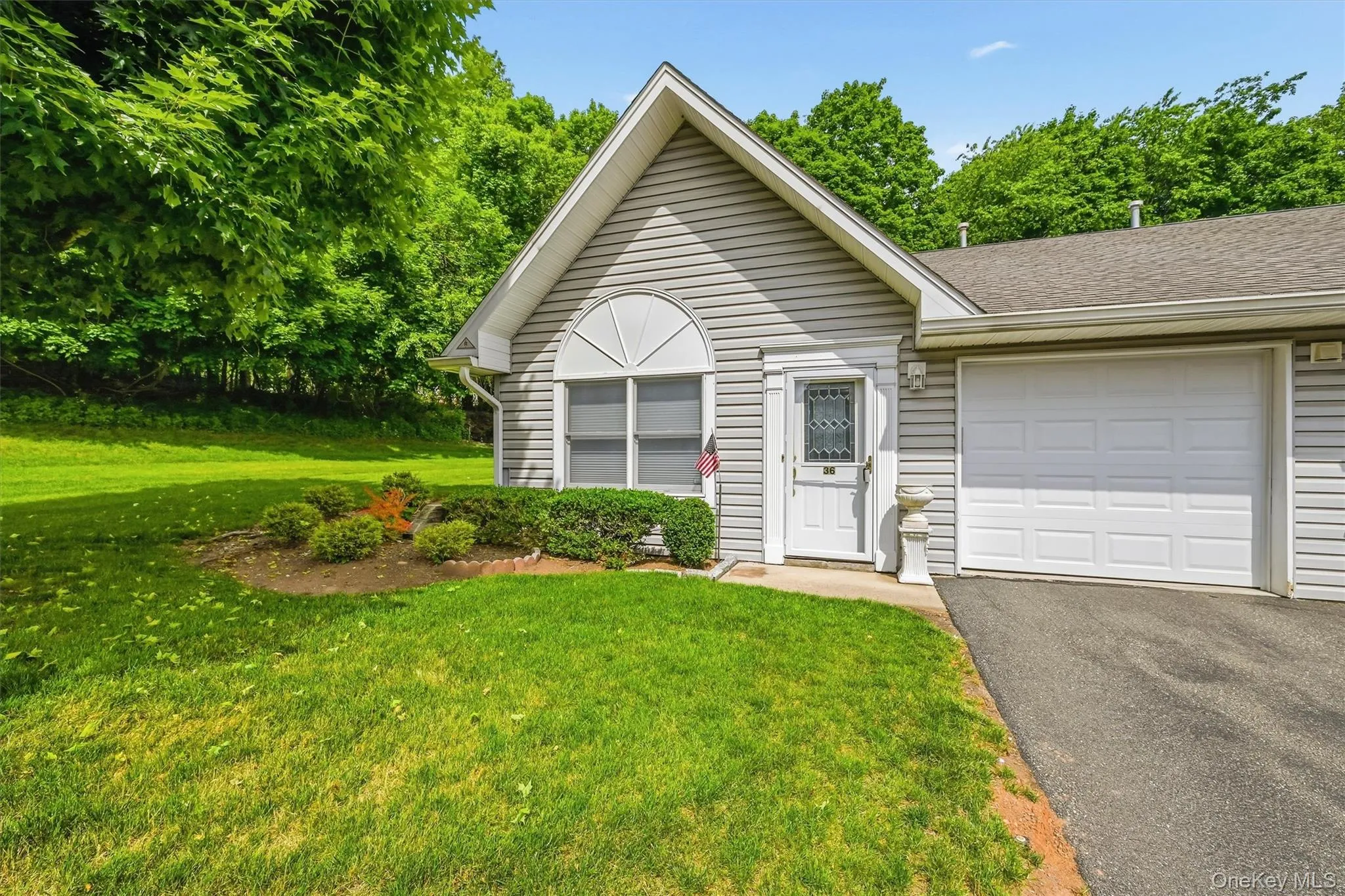 36 Windsor Circle, Ramapo, NY, 1 Bedroom Bedrooms, 5 Rooms Rooms,1 BathroomBathrooms,Residential,For Rent,Windsor,0,1007541 36 Windsor Circle, Ramapo, NY, 1 Bedroom Bedrooms, 5 Rooms Rooms,1 BathroomBathrooms,Residential,For Rent,Windsor,0,1007541