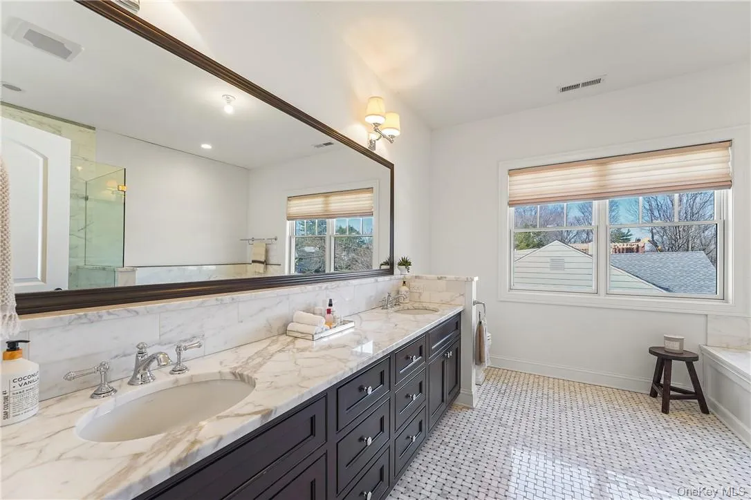 Luxurious Primary bathroom with double sinks Luxurious Primary bathroom with double sinks