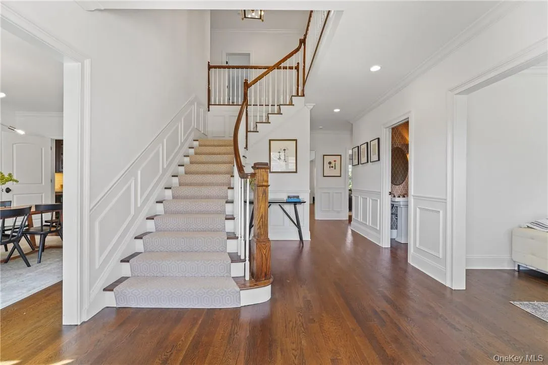 Entry Foyer-9ft ceilings Entry Foyer-9ft ceilings