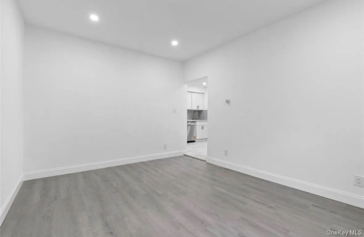 Large Living Room with High Ceilings Large Living Room with High Ceilings