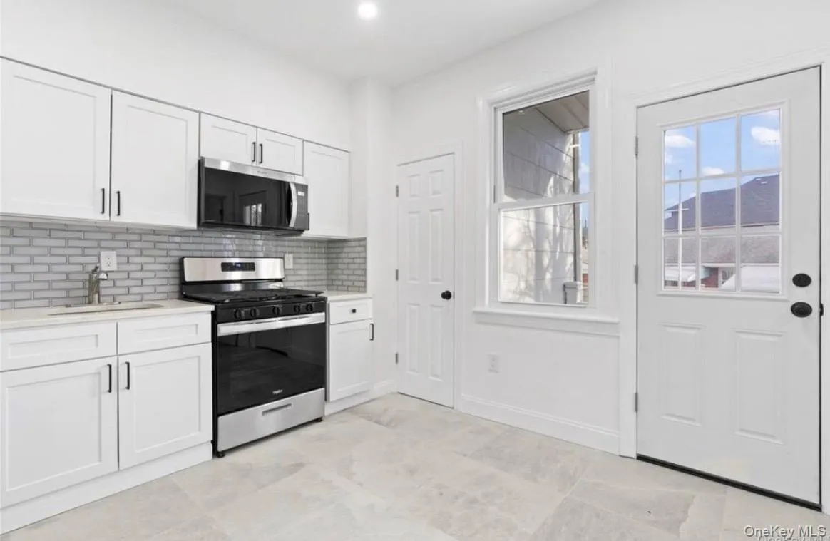 254 Charles Avenue, New York, NY, 2 Bedrooms Bedrooms, 5 Rooms Rooms,1 BathroomBathrooms,Residential Lease,For Rent,Charles,0,1007554 254 Charles Avenue, New York, NY, 2 Bedrooms Bedrooms, 5 Rooms Rooms,1 BathroomBathrooms,Residential Lease,For Rent,Charles,0,1007554