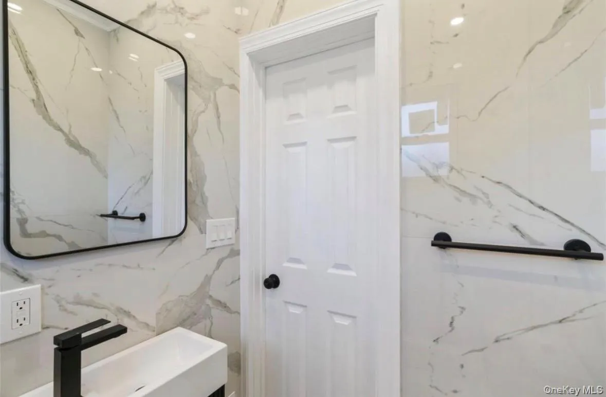 254 Charles Avenue, New York, NY, 2 Bedrooms Bedrooms, 5 Rooms Rooms,1 BathroomBathrooms,Residential Lease,For Rent,Charles,0,1007554 254 Charles Avenue, New York, NY, 2 Bedrooms Bedrooms, 5 Rooms Rooms,1 BathroomBathrooms,Residential Lease,For Rent,Charles,0,1007554