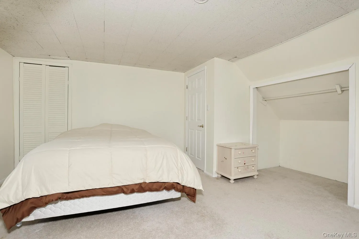56 Grand Street, Clarkstown, NY, 4 Bedrooms Bedrooms, 8 Rooms Rooms,2 BathroomsBathrooms,Residential,For Rent,Grand,0,1007569 56 Grand Street, Clarkstown, NY, 4 Bedrooms Bedrooms, 8 Rooms Rooms,2 BathroomsBathrooms,Residential,For Rent,Grand,0,1007569