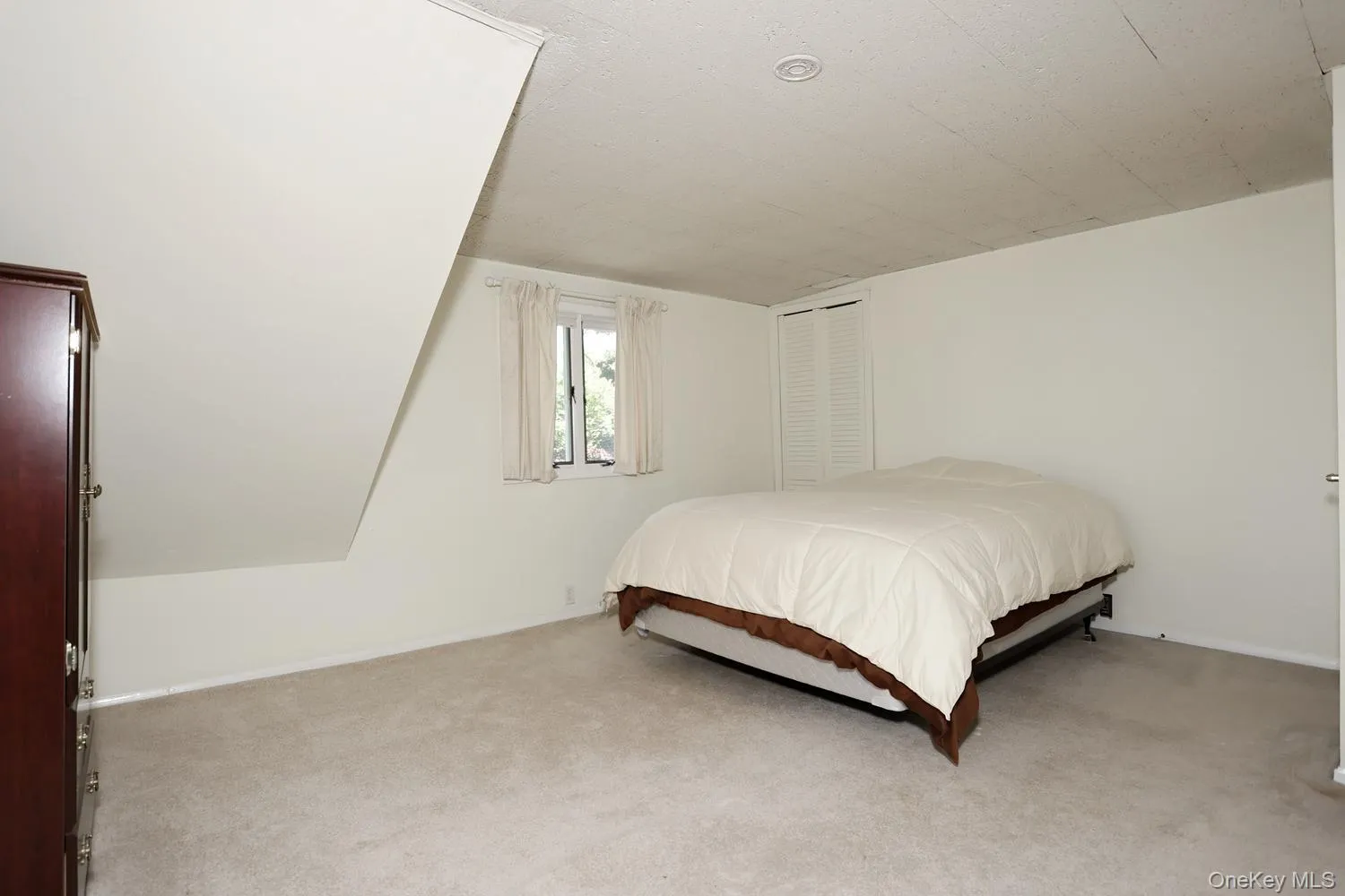 56 Grand Street, Clarkstown, NY, 4 Bedrooms Bedrooms, 8 Rooms Rooms,2 BathroomsBathrooms,Residential,For Rent,Grand,0,1007569 56 Grand Street, Clarkstown, NY, 4 Bedrooms Bedrooms, 8 Rooms Rooms,2 BathroomsBathrooms,Residential,For Rent,Grand,0,1007569
