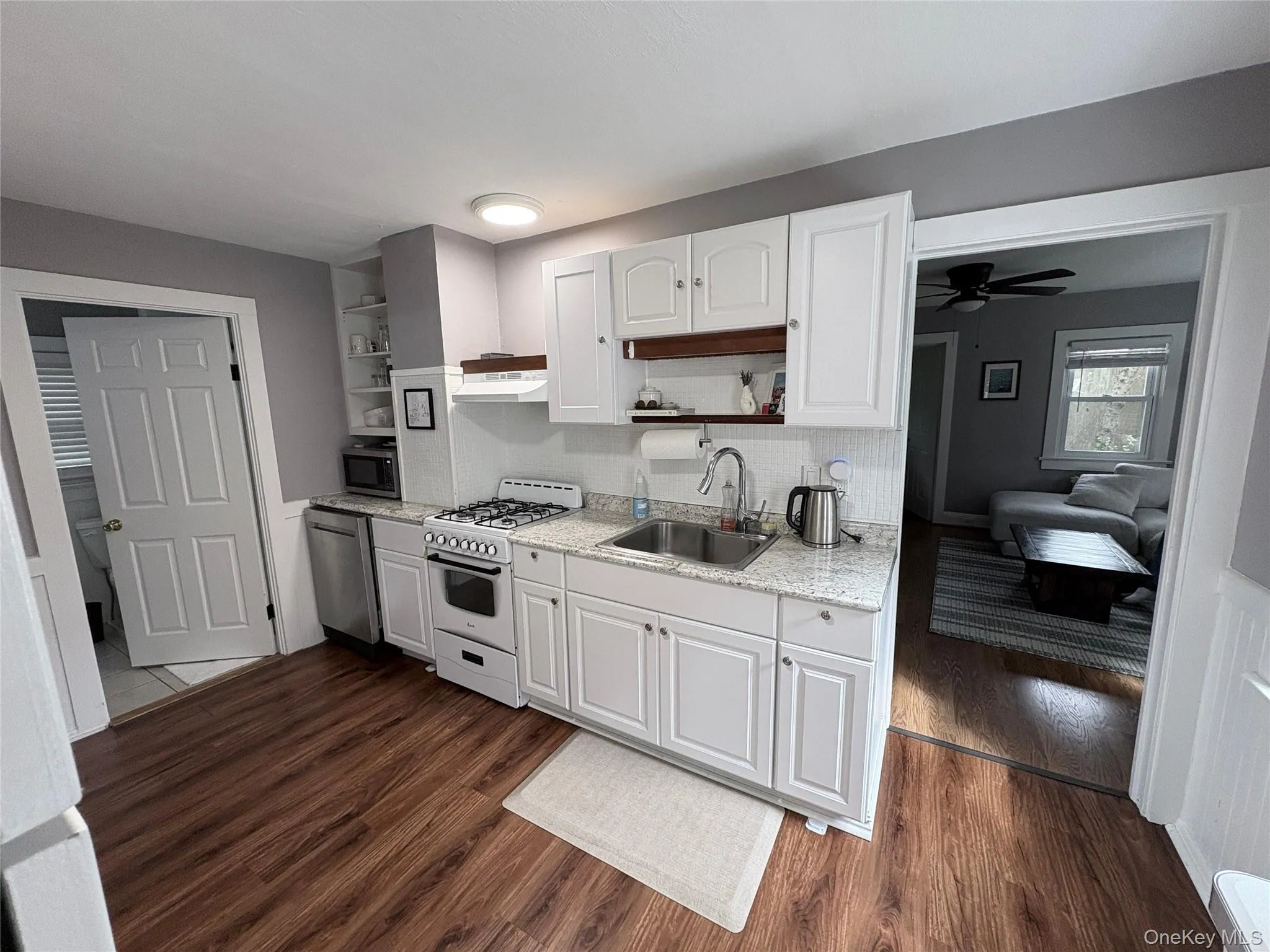 529 Montauk Hwy 529 Montauk Hwy
