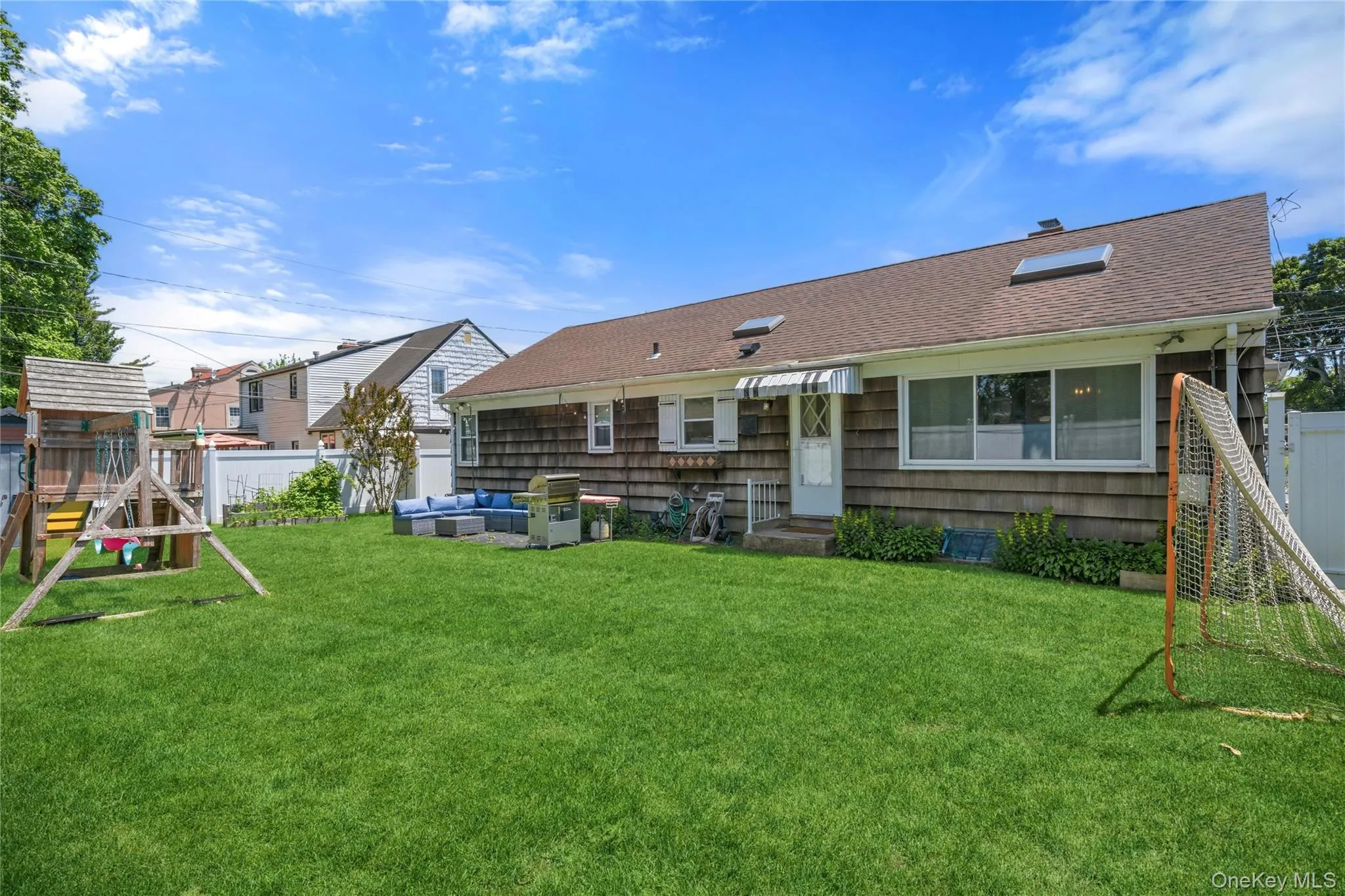 340 Main Street, Hempstead, NY, 3 Bedrooms Bedrooms, 6 Rooms Rooms,2 BathroomsBathrooms,Residential,For Rent,Main,0,1007573 340 Main Street, Hempstead, NY, 3 Bedrooms Bedrooms, 6 Rooms Rooms,2 BathroomsBathrooms,Residential,For Rent,Main,0,1007573