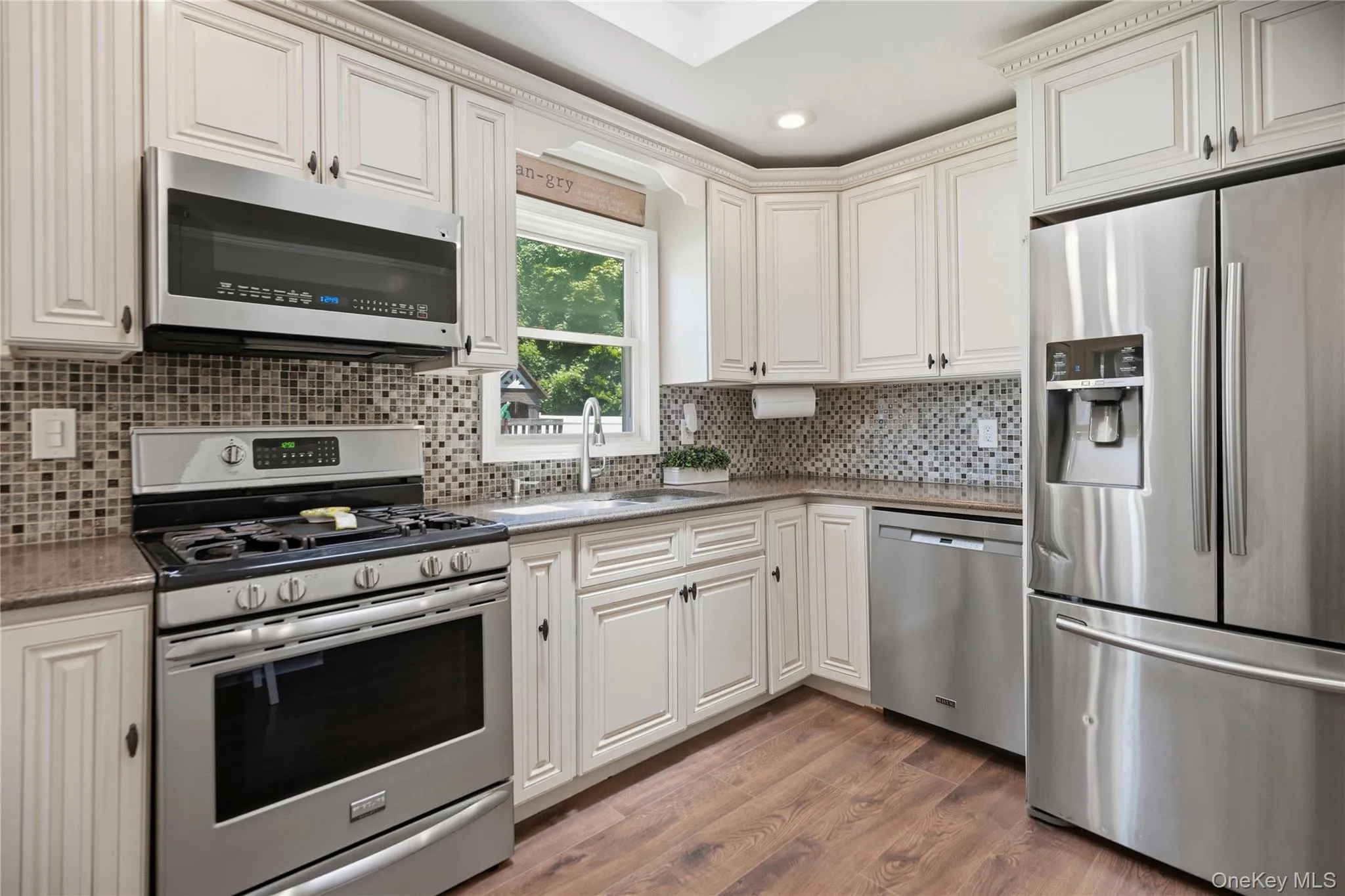 340 Main Street, Hempstead, NY, 3 Bedrooms Bedrooms, 6 Rooms Rooms,2 BathroomsBathrooms,Residential,For Rent,Main,0,1007573 340 Main Street, Hempstead, NY, 3 Bedrooms Bedrooms, 6 Rooms Rooms,2 BathroomsBathrooms,Residential,For Rent,Main,0,1007573