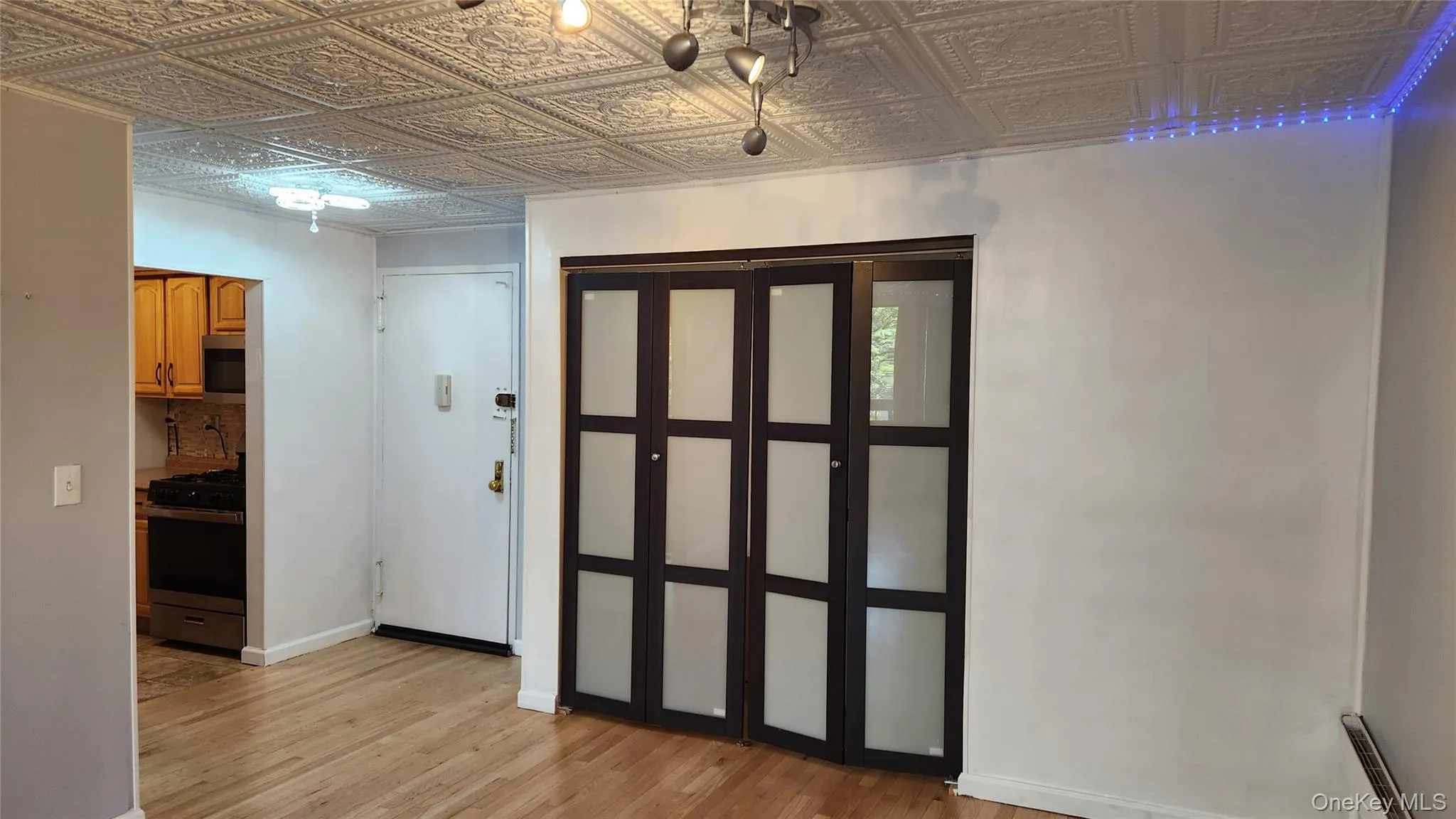 15218 Union Turnpike, New York, NY, 2 Bedrooms Bedrooms, 4 Rooms Rooms,1 BathroomBathrooms,Residential Lease,For Rent,Union,0,1007575 15218 Union Turnpike, New York, NY, 2 Bedrooms Bedrooms, 4 Rooms Rooms,1 BathroomBathrooms,Residential Lease,For Rent,Union,0,1007575