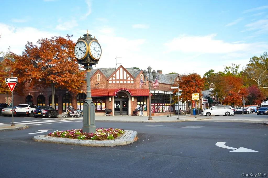Downtown Scarsdale is a quaint village with plenty of shopping and restaurants and has its own Metro North Train Station. Grand Central Terminal is only a 28 minute train ride. There is also a bike and walking trail that leads from the train station along the Bronx River thru the picturesque Garth Woods. Also enjoy the free summer concert in the park series. Downtown Scarsdale is a quaint village with plenty of shopping and restaurants and has its own Metro North Train Station. Grand Central Terminal is only a 28 minute train ride. There is also a bike and walking trail that leads from the train station along the Bronx River thru the picturesque Garth Woods. Also enjoy the free summer concert in the park series.