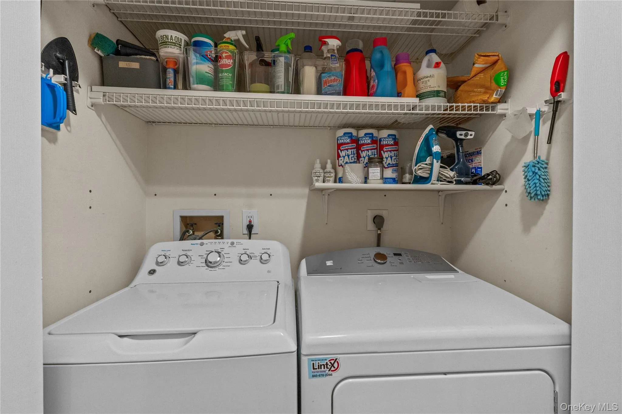 Laundry conveniently located on the seconf floor Laundry conveniently located on the seconf floor
