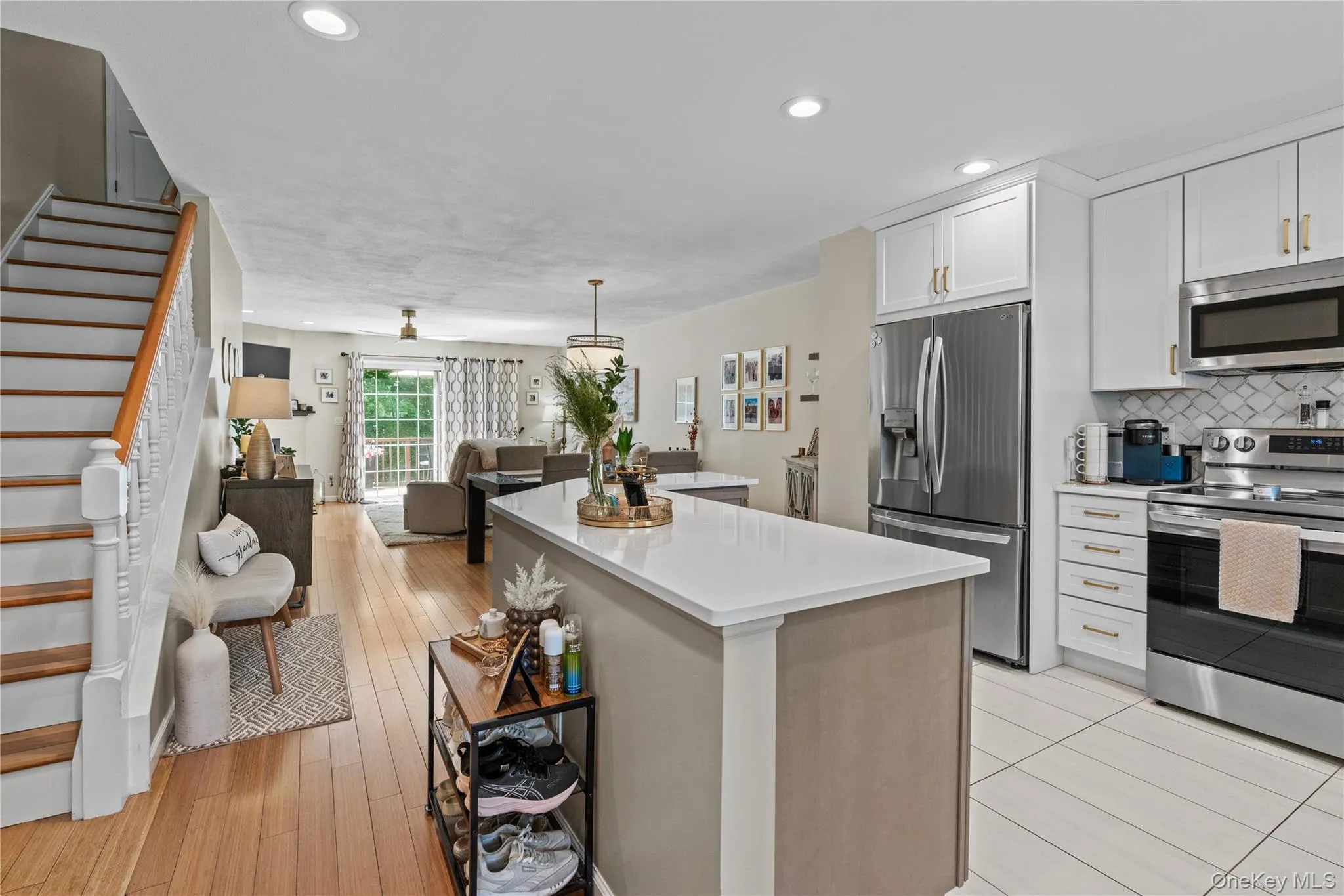 Great first impression with fantastic open concept layout Great first impression with fantastic open concept layout