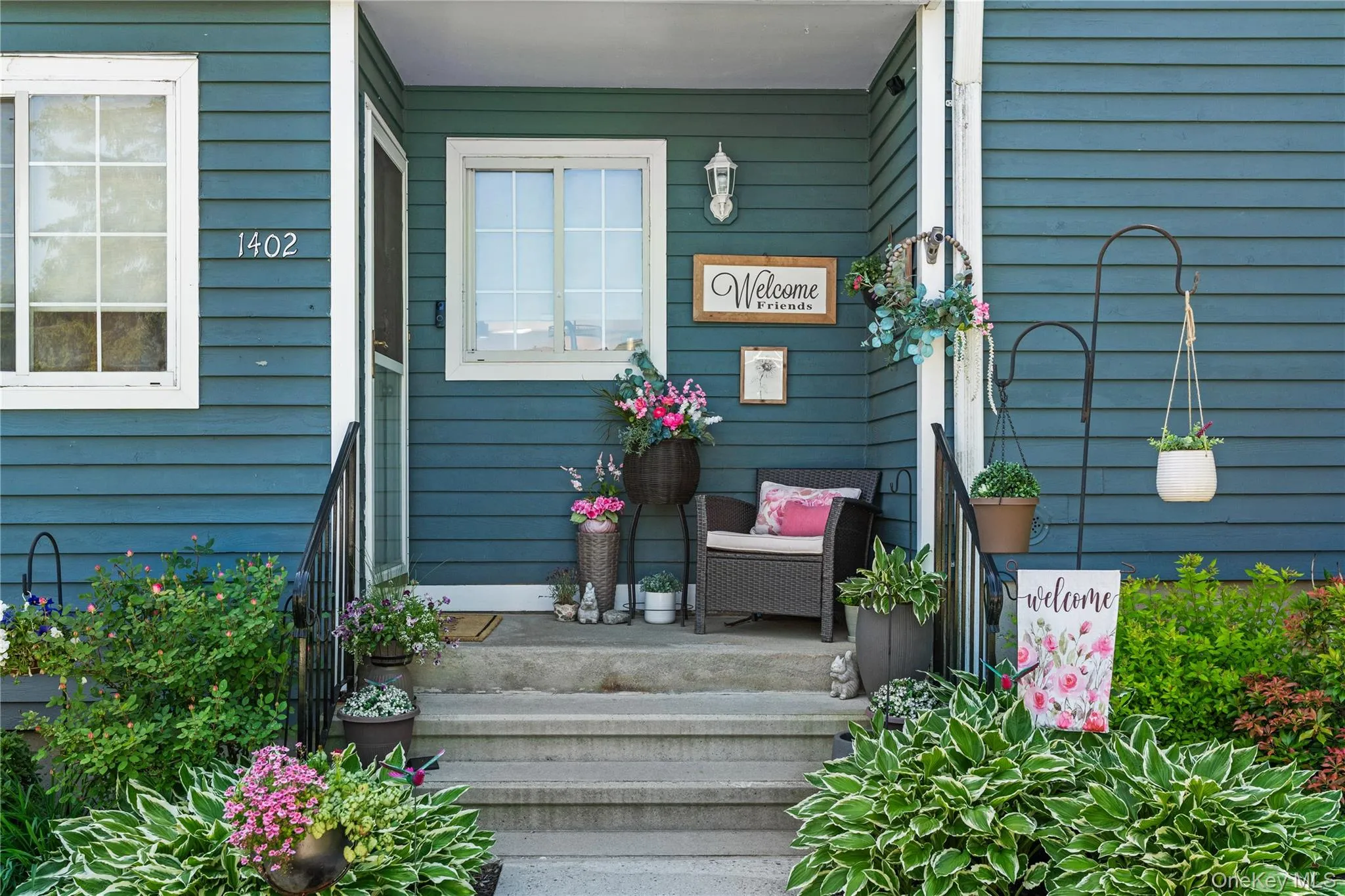 Like the sign in the picture says, "Welcome!" Like the sign in the picture says, "Welcome!"