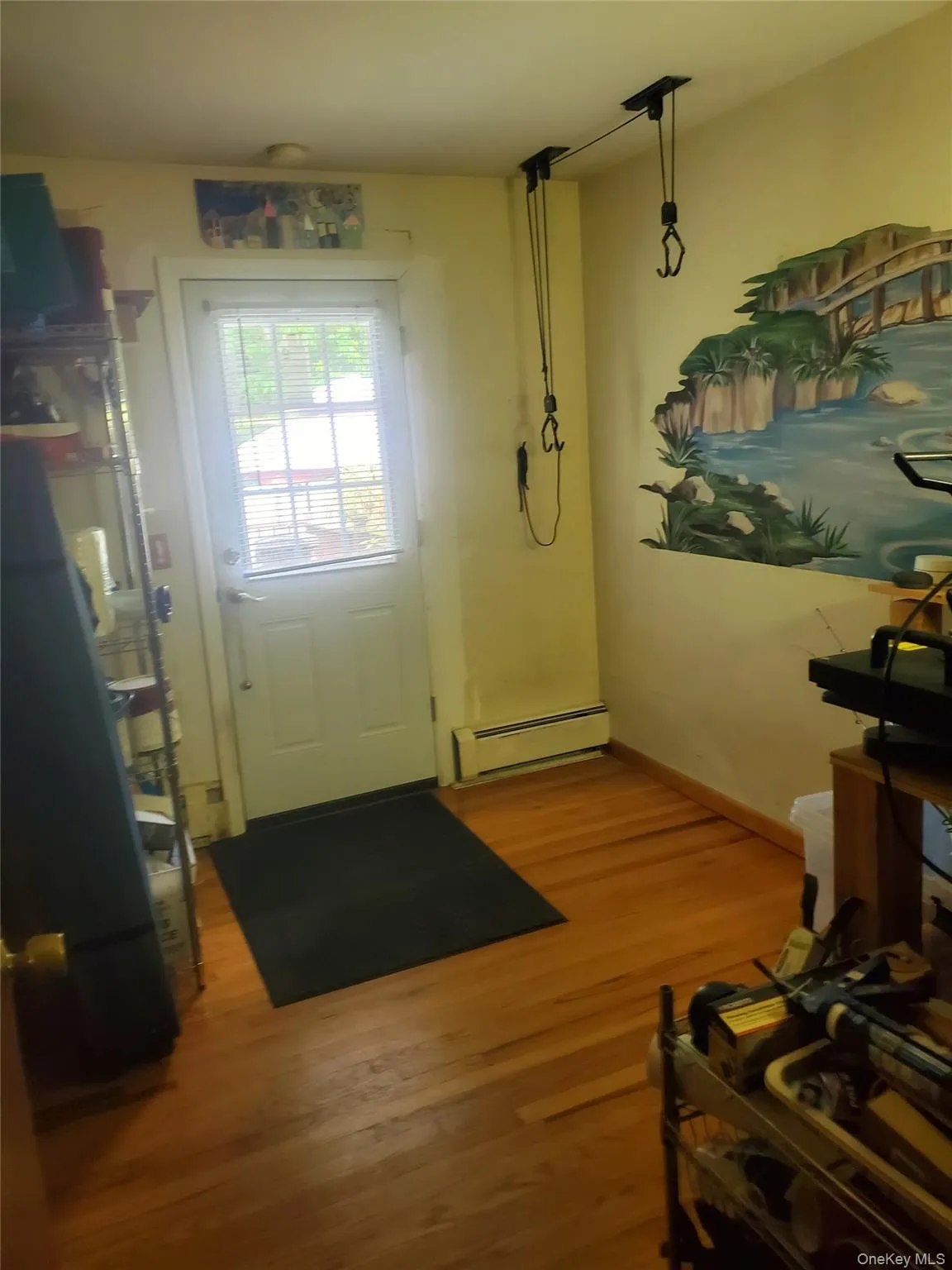 Additional Room - could be office/den/playroom Additional Room - could be office/den/playroom