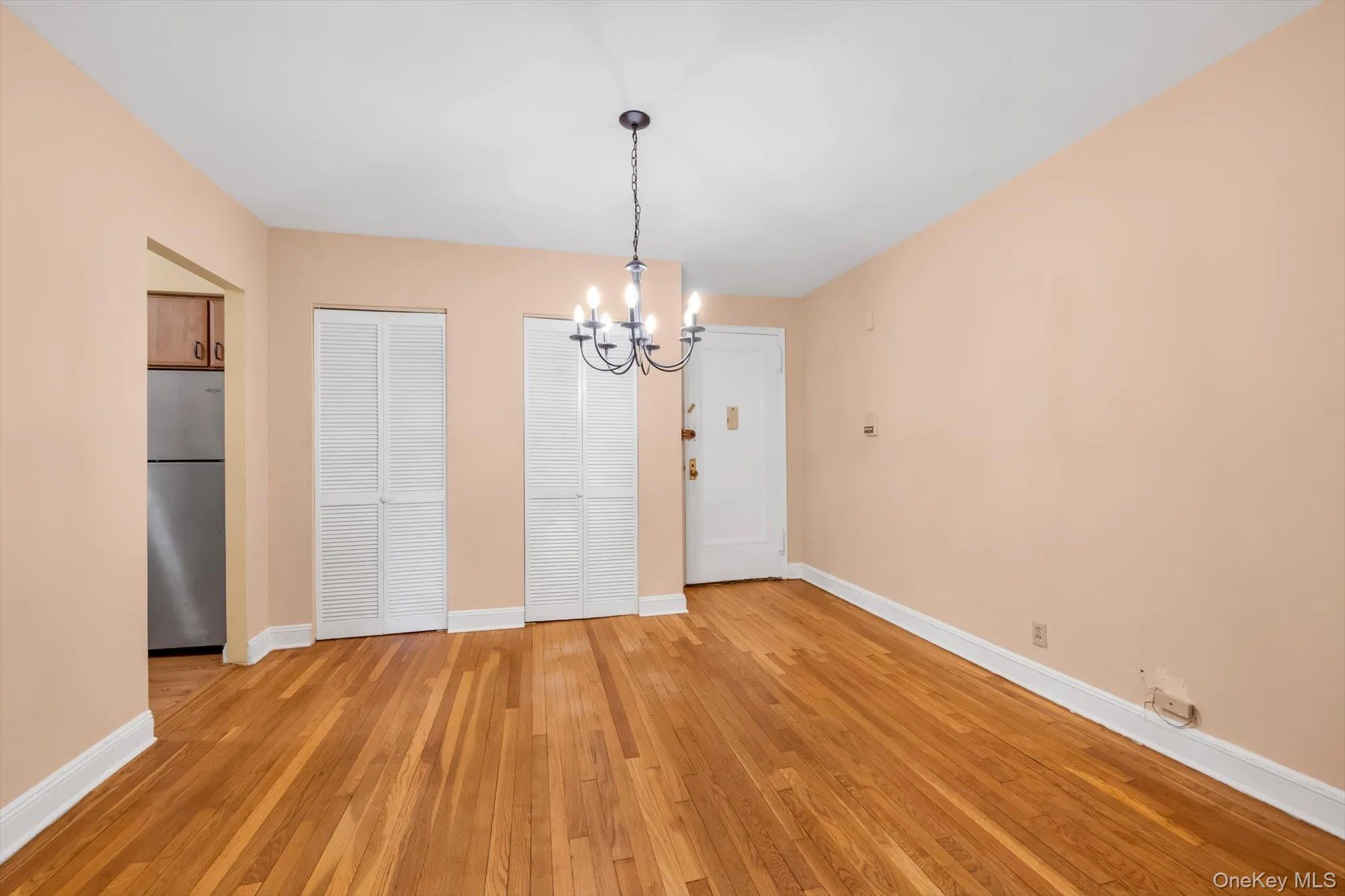 19 Schenck Avenue, North Hempstead, NY, 1 Bedroom Bedrooms, 4 Rooms Rooms,1 BathroomBathrooms,Residential,For Rent,Schenck,0,1007604 19 Schenck Avenue, North Hempstead, NY, 1 Bedroom Bedrooms, 4 Rooms Rooms,1 BathroomBathrooms,Residential,For Rent,Schenck,0,1007604