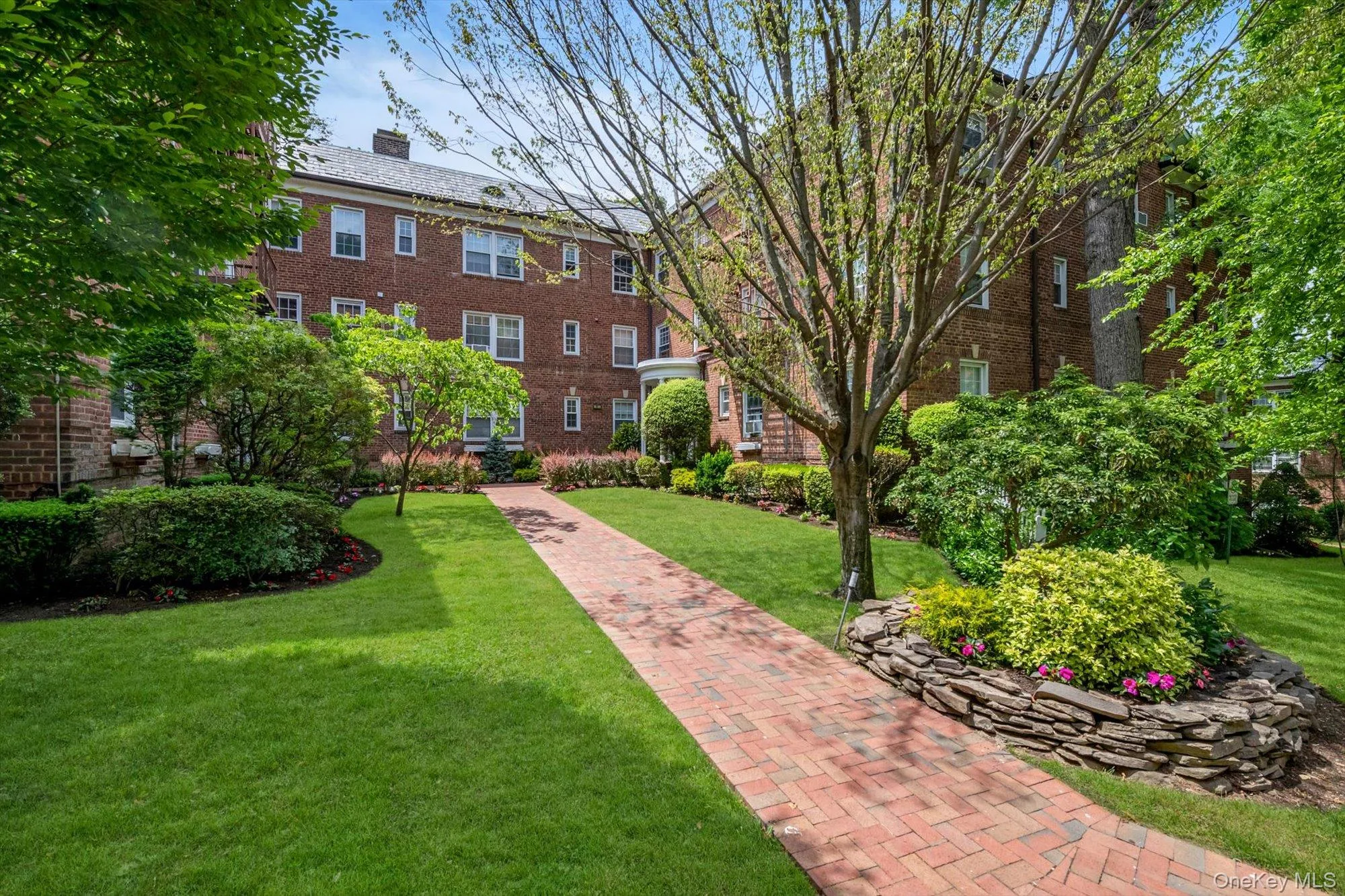 19 Schenck Avenue, North Hempstead, NY, 1 Bedroom Bedrooms, 4 Rooms Rooms,1 BathroomBathrooms,Residential,For Rent,Schenck,0,1007604 19 Schenck Avenue, North Hempstead, NY, 1 Bedroom Bedrooms, 4 Rooms Rooms,1 BathroomBathrooms,Residential,For Rent,Schenck,0,1007604