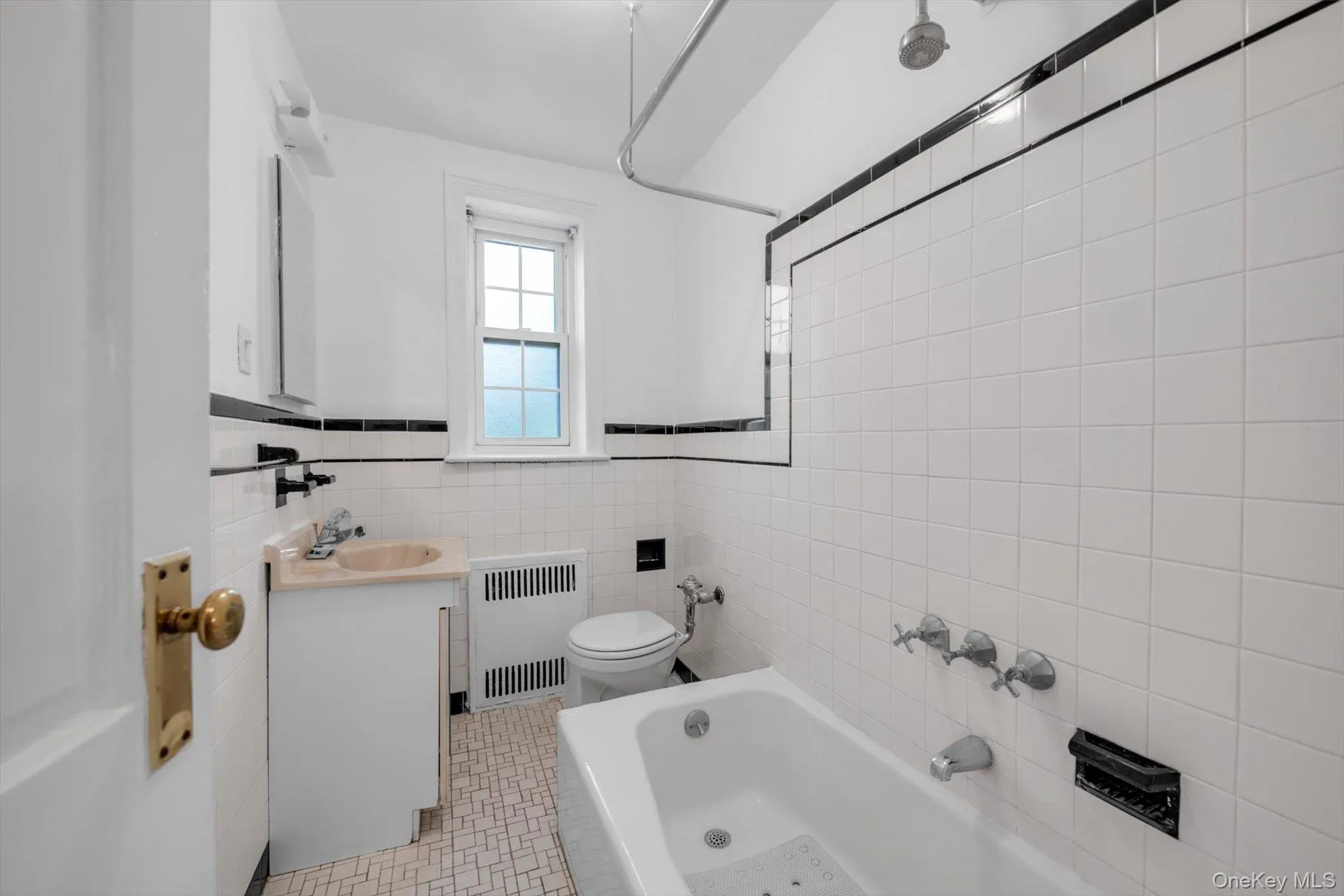 19 Schenck Avenue, North Hempstead, NY, 1 Bedroom Bedrooms, 4 Rooms Rooms,1 BathroomBathrooms,Residential,For Rent,Schenck,0,1007604 19 Schenck Avenue, North Hempstead, NY, 1 Bedroom Bedrooms, 4 Rooms Rooms,1 BathroomBathrooms,Residential,For Rent,Schenck,0,1007604