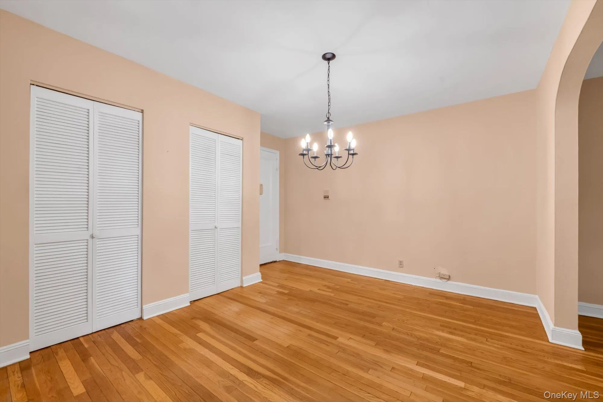 19 Schenck Avenue, North Hempstead, NY, 1 Bedroom Bedrooms, 4 Rooms Rooms,1 BathroomBathrooms,Residential,For Rent,Schenck,0,1007604 19 Schenck Avenue, North Hempstead, NY, 1 Bedroom Bedrooms, 4 Rooms Rooms,1 BathroomBathrooms,Residential,For Rent,Schenck,0,1007604