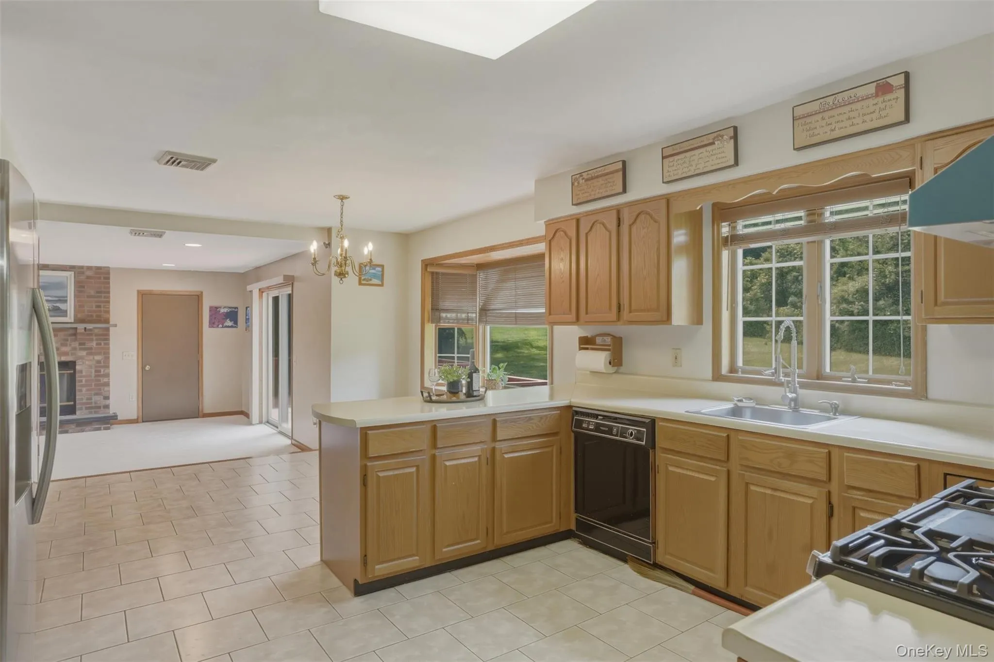 Eat-in-kitchen Eat-in-kitchen