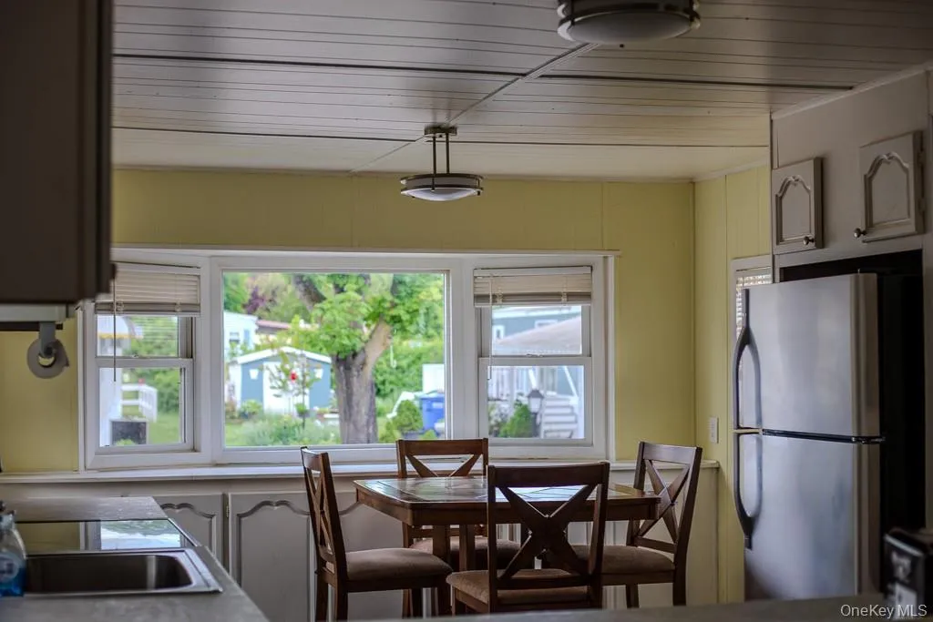 Bright and inviting Eat-in kitchen with plenty of room Bright and inviting Eat-in kitchen with plenty of room