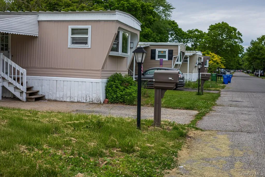 74 Revere Drive, Islip, NY, 2 Bedrooms Bedrooms, 4 Rooms Rooms,1 BathroomBathrooms,Residential,For Rent,Revere,0,1007611 74 Revere Drive, Islip, NY, 2 Bedrooms Bedrooms, 4 Rooms Rooms,1 BathroomBathrooms,Residential,For Rent,Revere,0,1007611