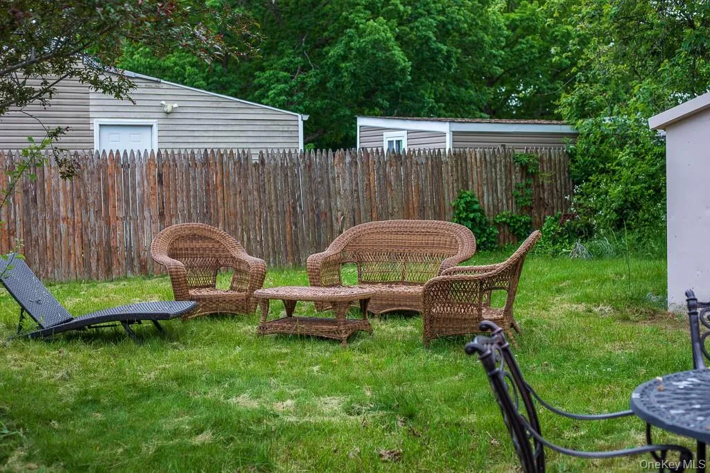 Extra large lot with plenty of space for entertaining Extra large lot with plenty of space for entertaining