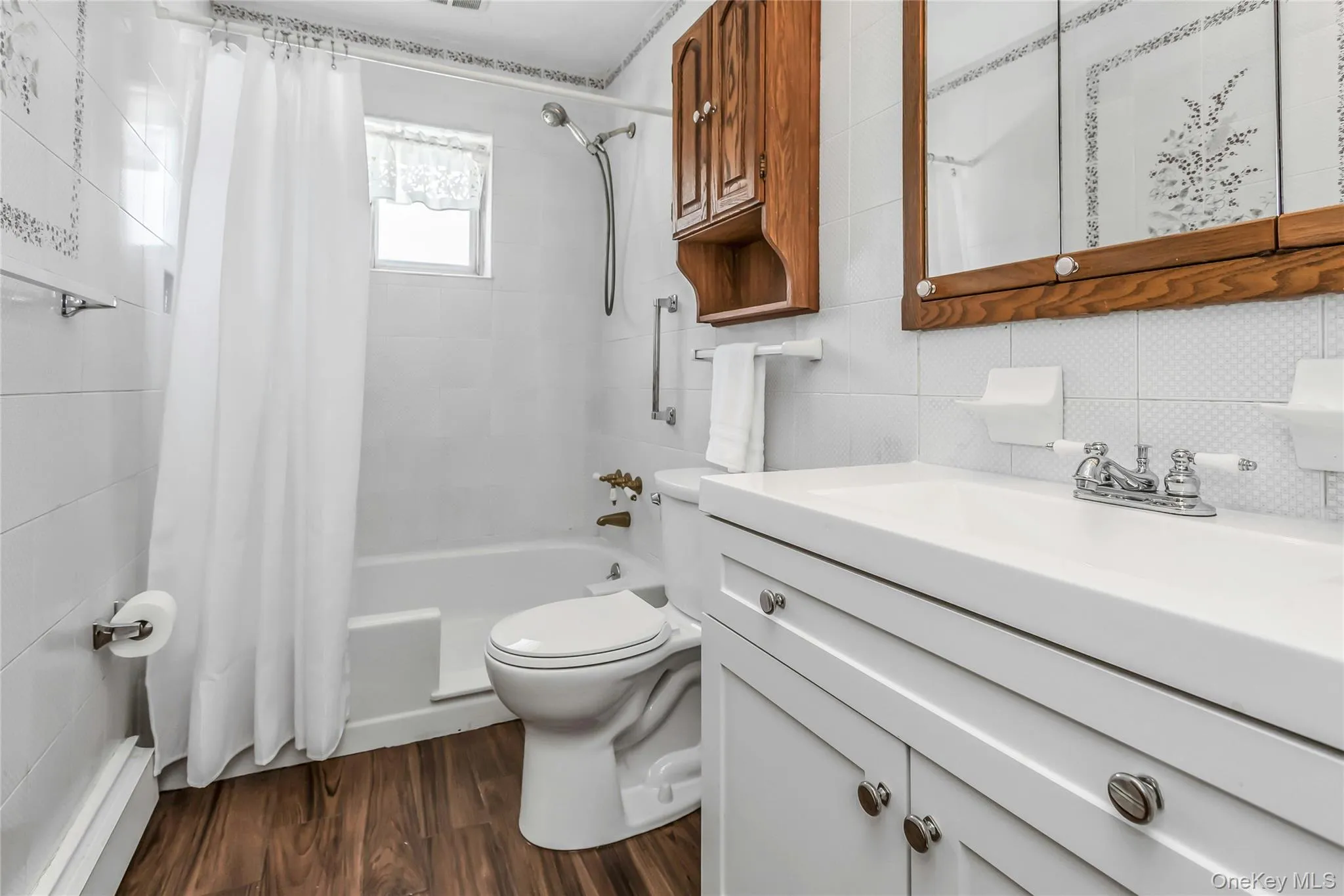 323 Richard Street, Hempstead, NY, 3 Bedrooms Bedrooms, 7 Rooms Rooms,1 BathroomBathrooms,Residential,For Rent,Richard,0,1007617 323 Richard Street, Hempstead, NY, 3 Bedrooms Bedrooms, 7 Rooms Rooms,1 BathroomBathrooms,Residential,For Rent,Richard,0,1007617