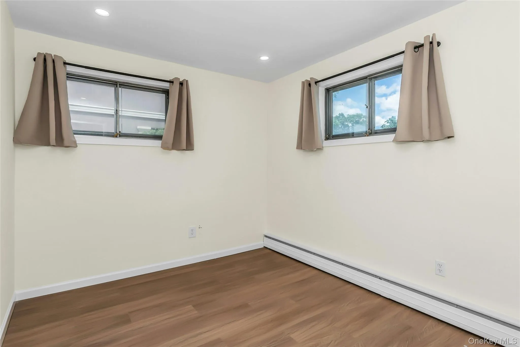 323 Richard Street, Hempstead, NY, 3 Bedrooms Bedrooms, 7 Rooms Rooms,1 BathroomBathrooms,Residential,For Rent,Richard,0,1007617 323 Richard Street, Hempstead, NY, 3 Bedrooms Bedrooms, 7 Rooms Rooms,1 BathroomBathrooms,Residential,For Rent,Richard,0,1007617